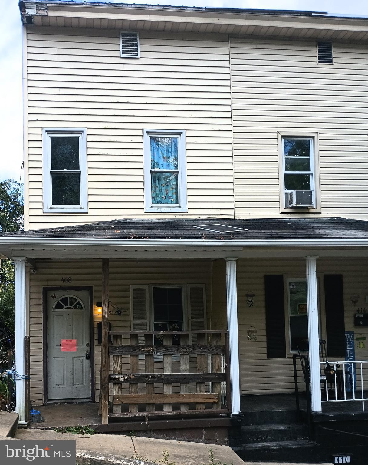 3BR/1B home convenient to all amenities.  Front and back porch.  Perfect for investment.
