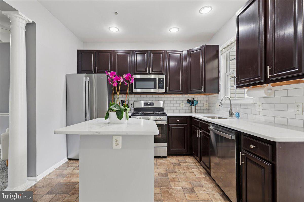 RIVER OAKS - Residential