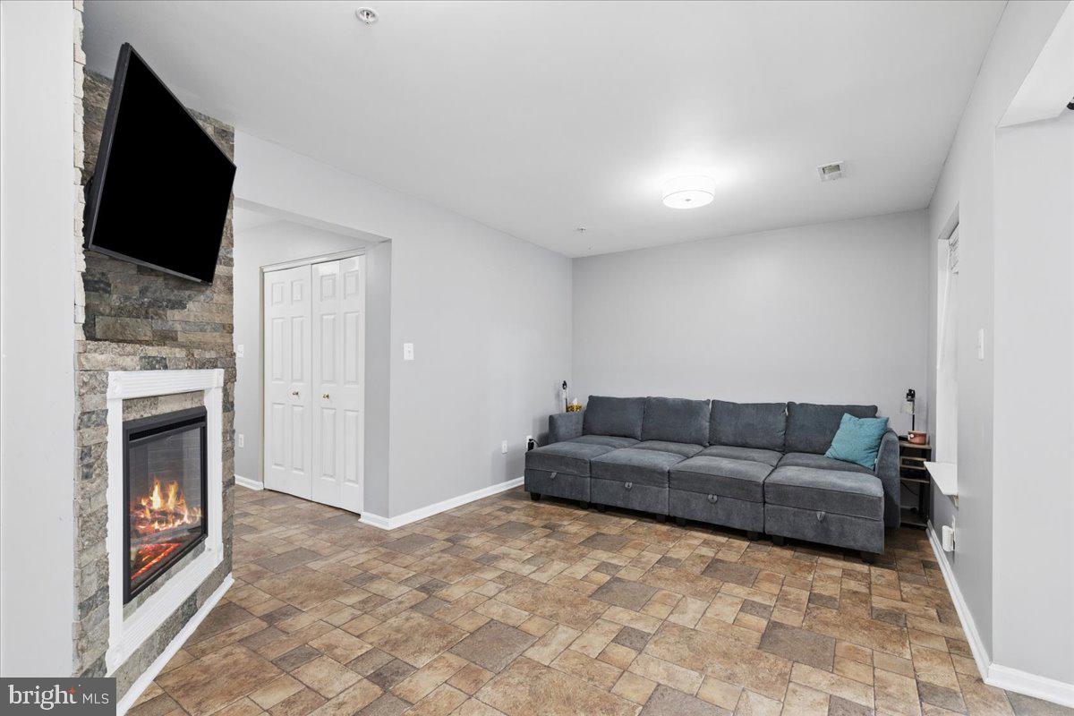 RIVER OAKS - Residential