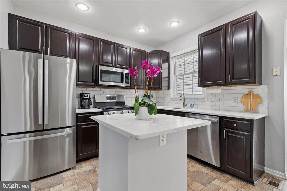 RIVER OAKS - Residential