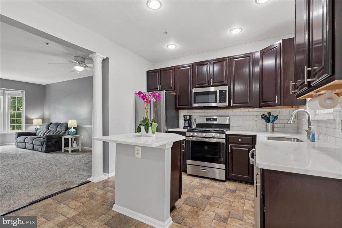 RIVER OAKS - Residential