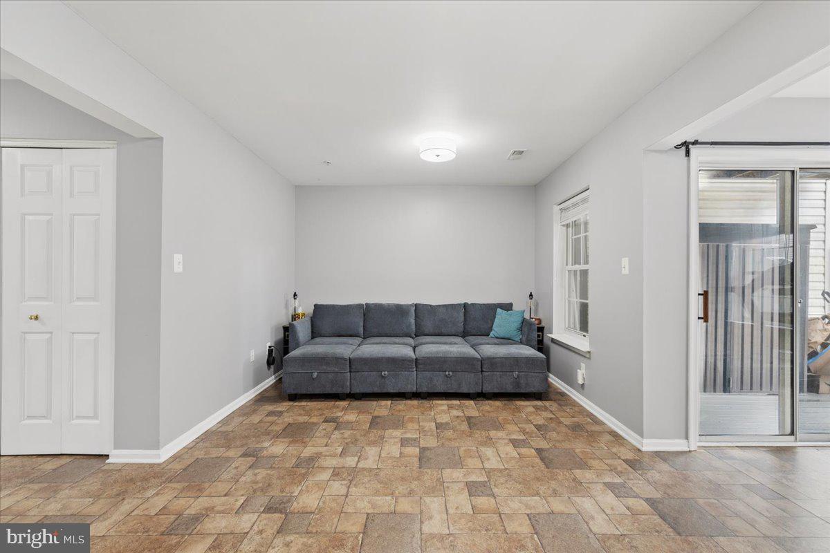 RIVER OAKS - Residential