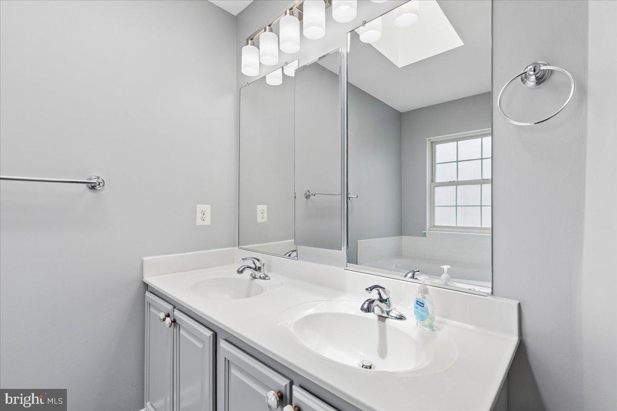 RIVER OAKS - Residential