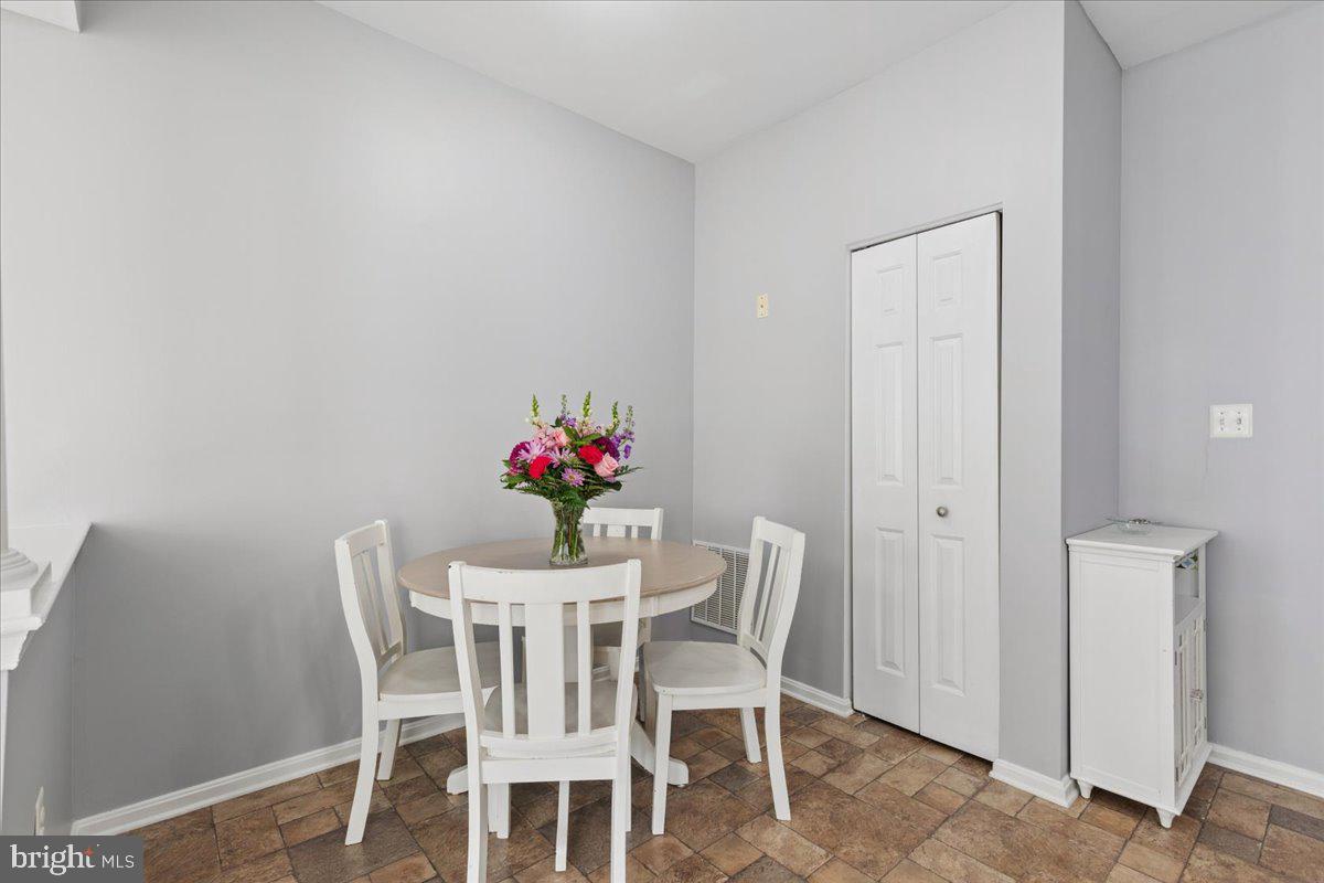 RIVER OAKS - Residential