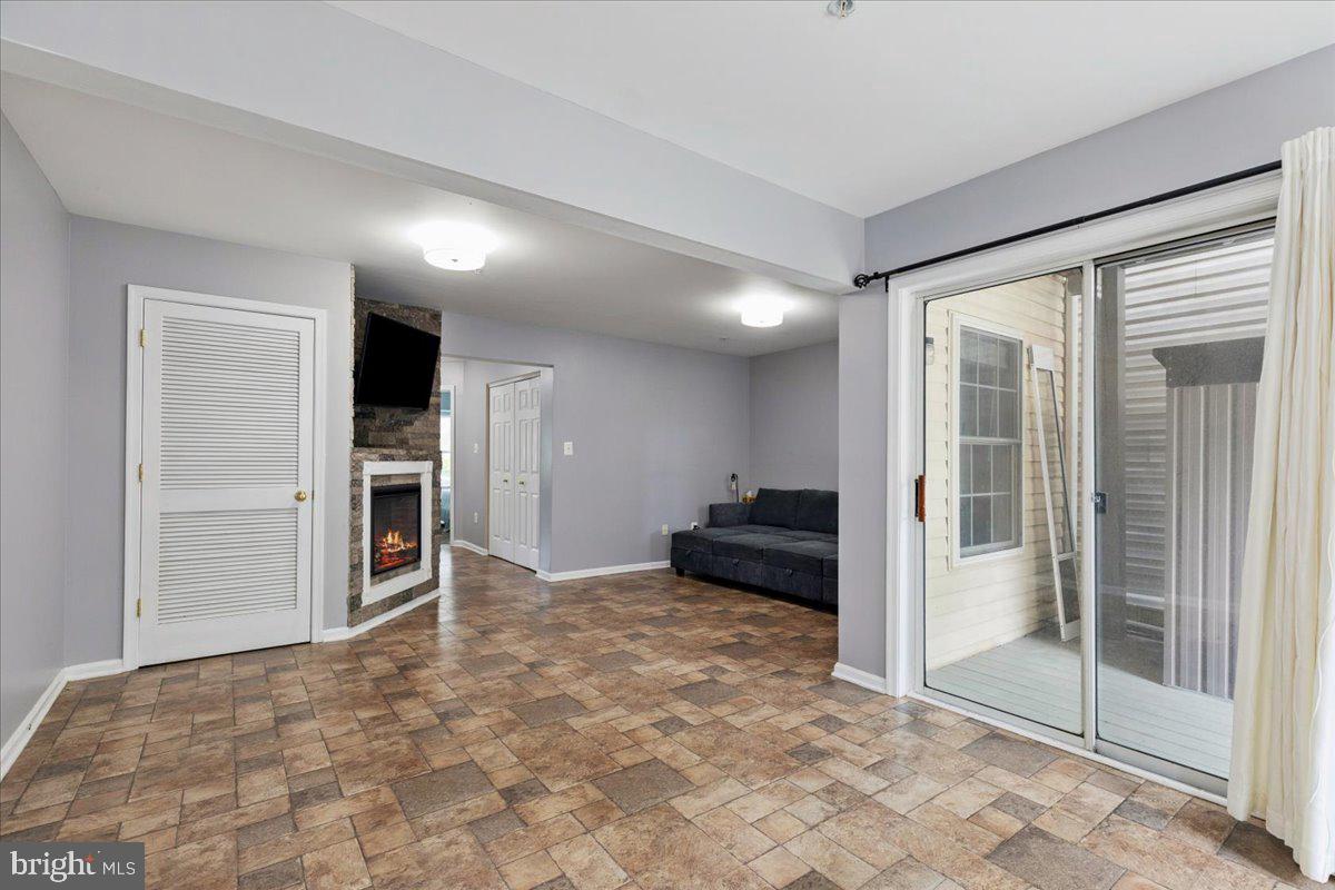 RIVER OAKS - Residential