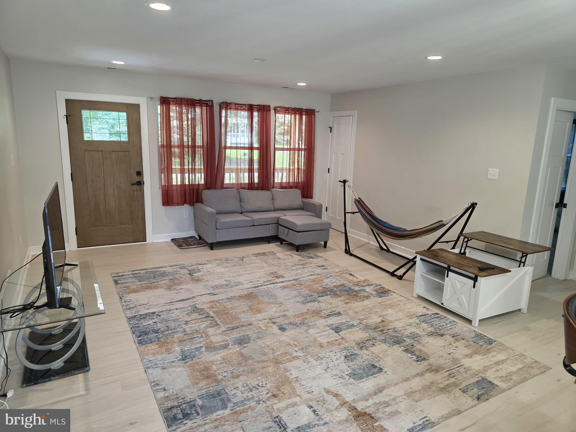 CAROLINE PINES - Residential