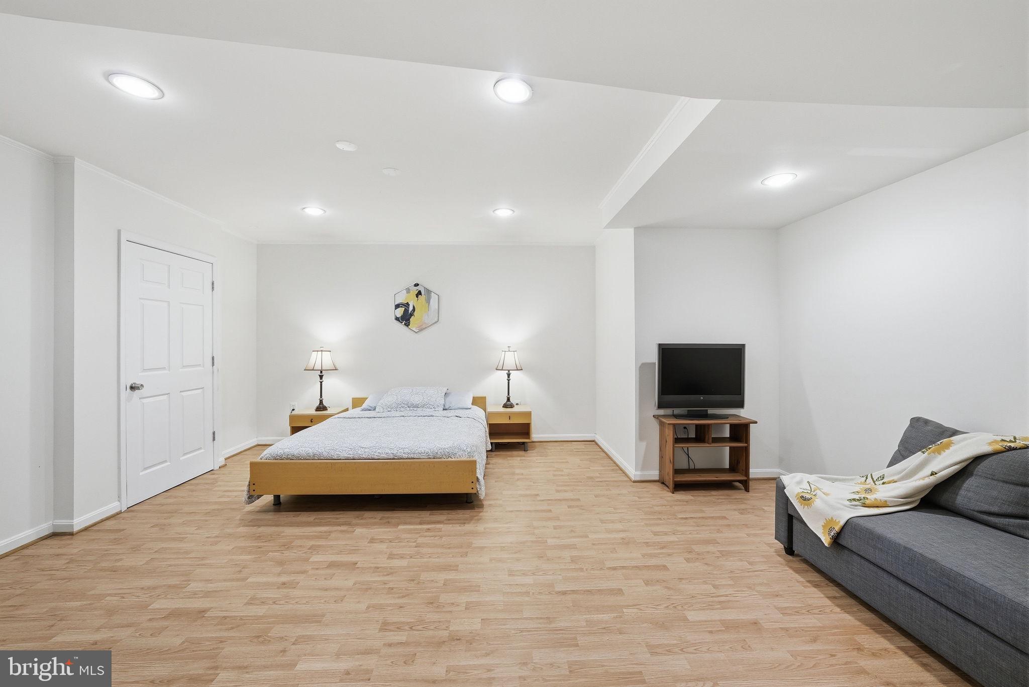 MCLEAN HUNDRED - Residential