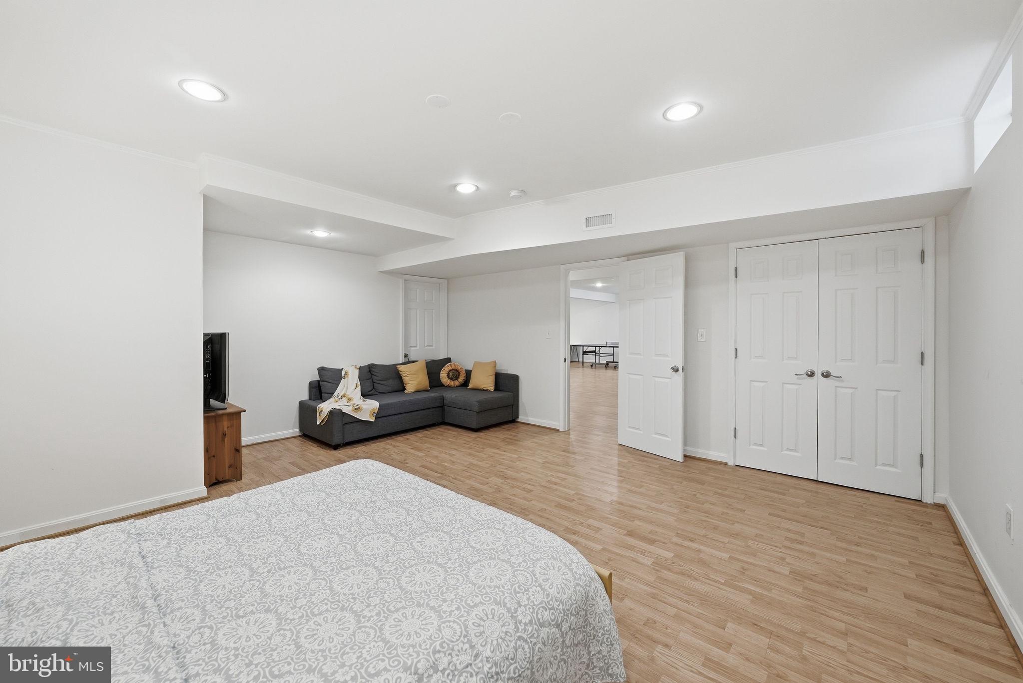 MCLEAN HUNDRED - Residential