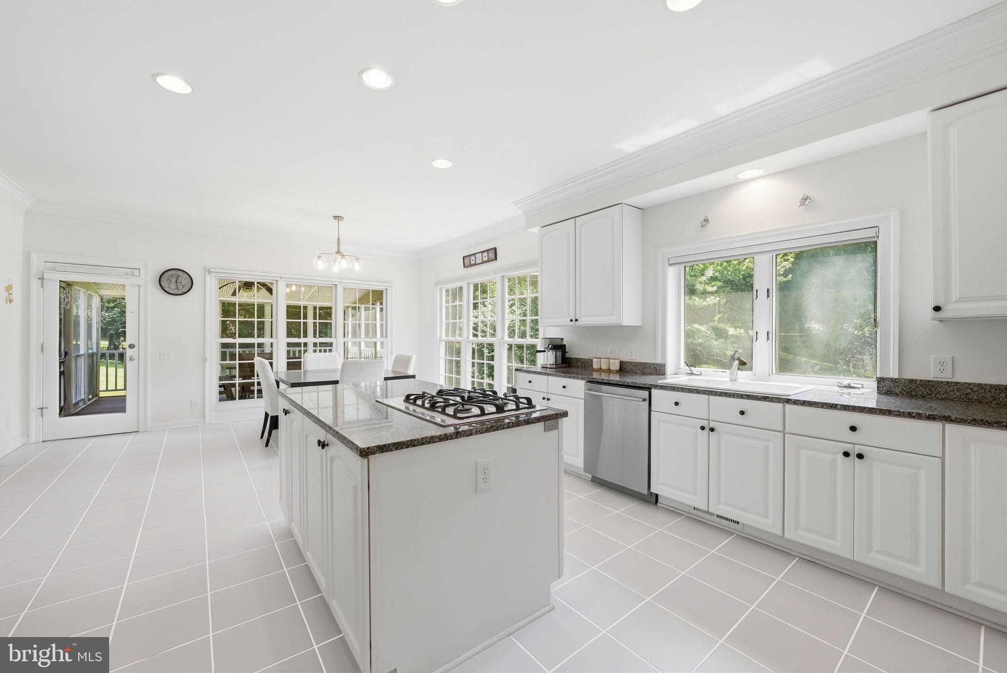MCLEAN HUNDRED - Residential