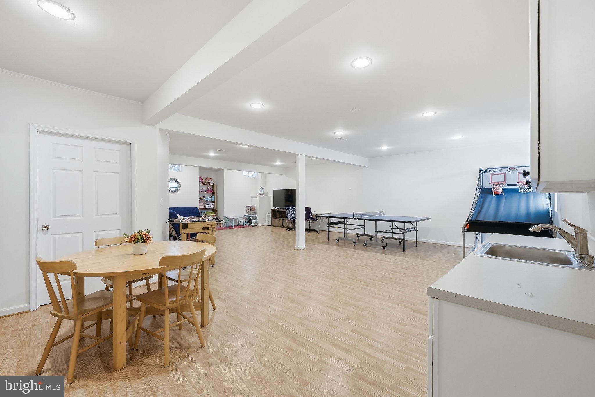 MCLEAN HUNDRED - Residential