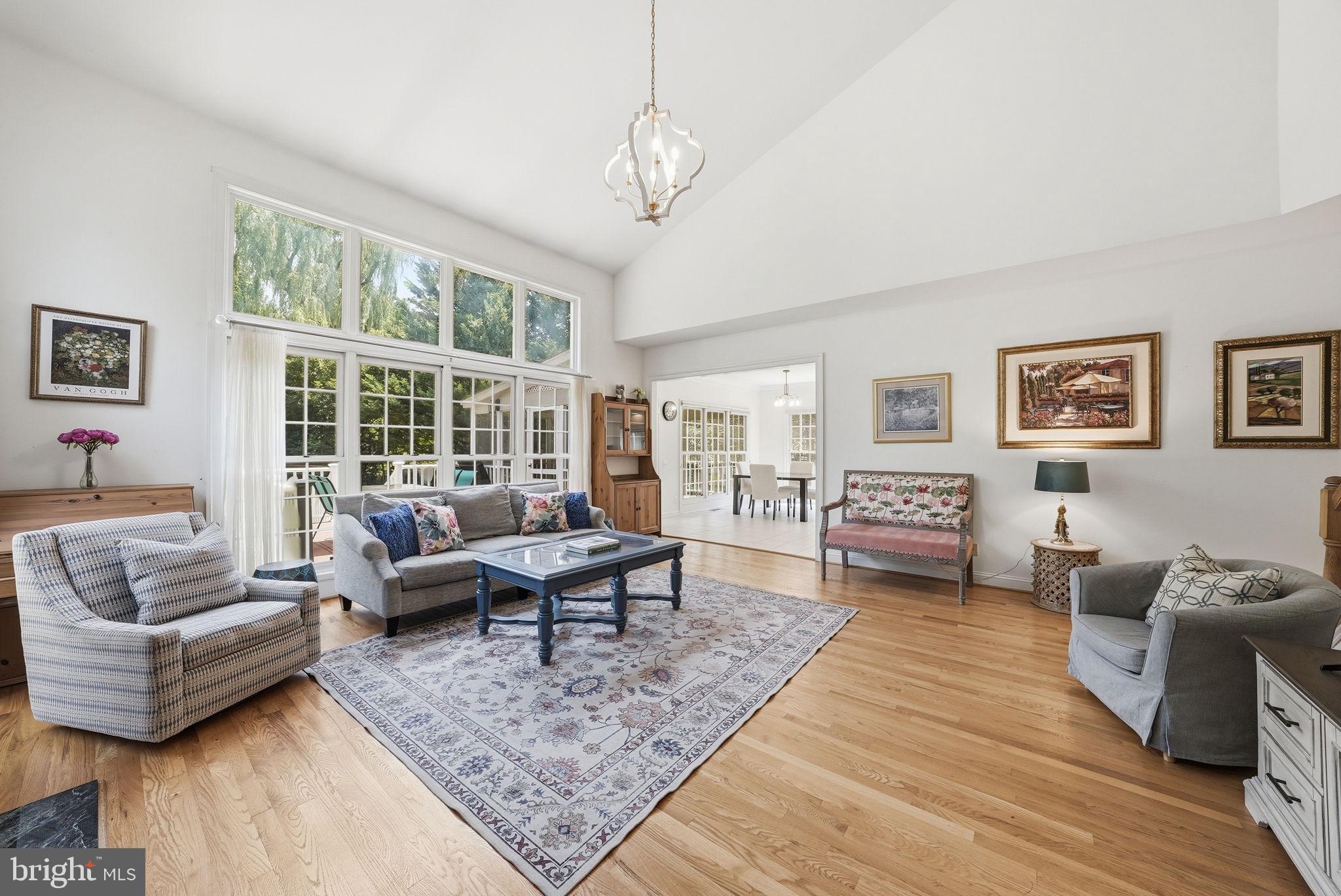 MCLEAN HUNDRED - Residential