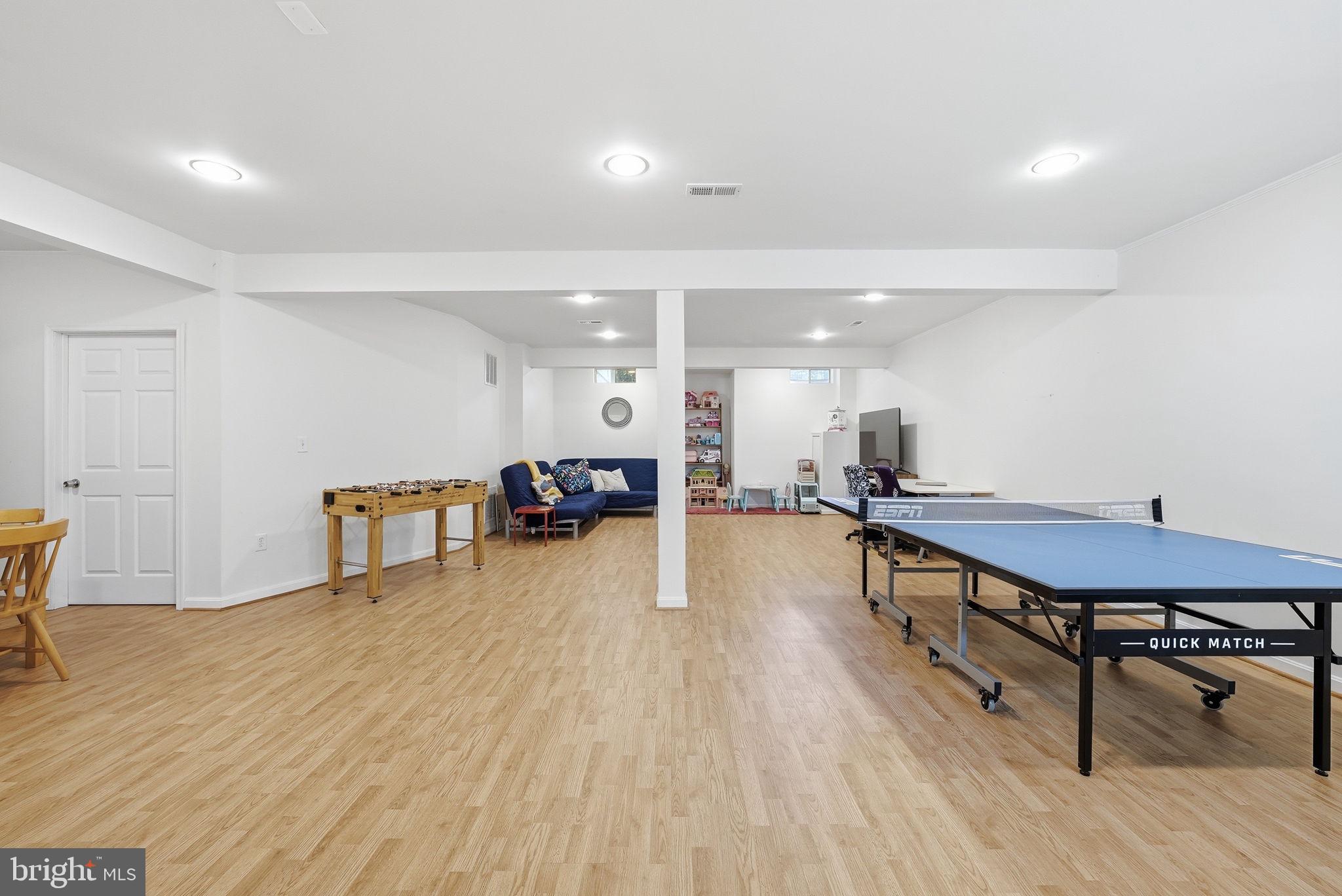 MCLEAN HUNDRED - Residential
