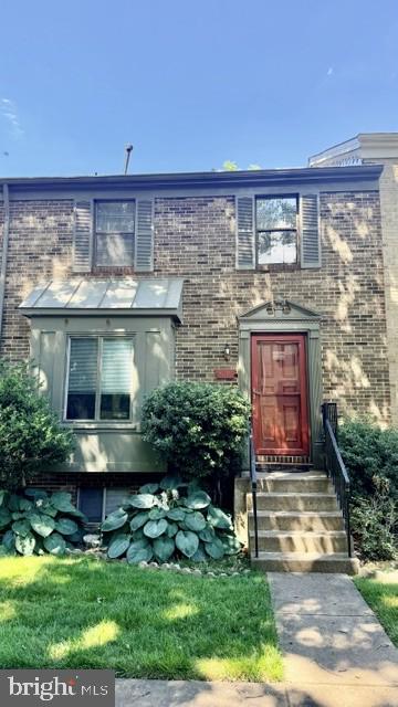🔥 Investor Alert! Incredible Opportunity in Burke! 🔥
Opportunity is knocking at 9515 Ashbridge Ct, Burke, VA! Priced well below market value, this 3-bedroom, 2 full and 2 half bath townhome is the perfect opportunity for investors, flippers, or savvy buyers looking to build instant equity. The home offers a fully finished walk-out basement, a functional layout, and solid bones. While it could benefit from cosmetic updates and renovations, it's in good overall condition and packed with potential. With comparable renovated homes selling for $650,000+, this property presents an exceptional value for the right buyer. Whether you're looking to renovate and resell, create a profitable rental, or customize your next home, this is the type of opportunity that doesn't stay on the market for long. Listed at just $460,000—don't miss your chance to capitalize on one of Burke's best values! Schedule your private showing today before this opportunity is gone. Offer deadline for submission to the listing agent is Monday, July 13th at 12 noon.