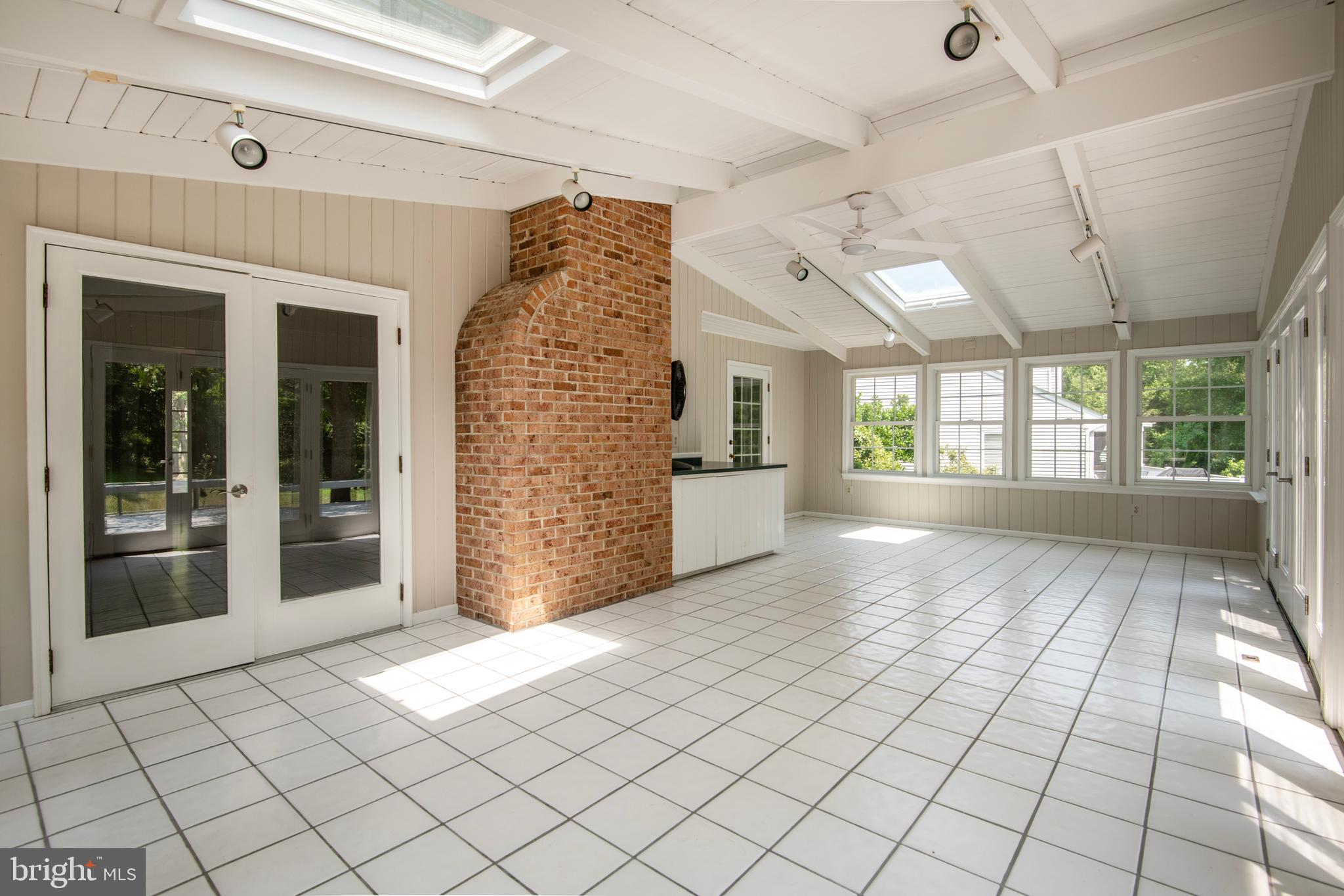 ANNAPOLIS COVE - Residential
