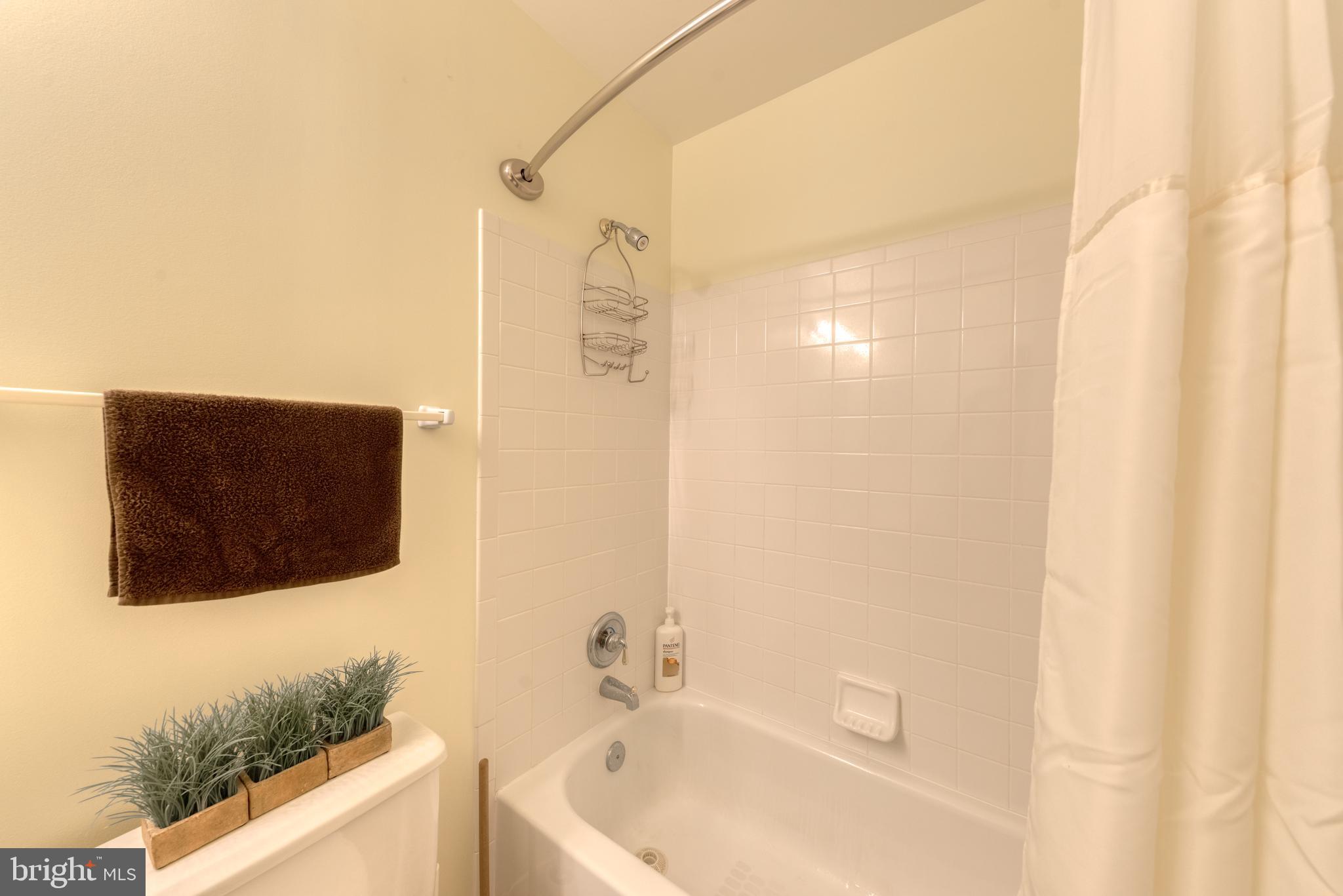 RUSSETT - Residential Lease