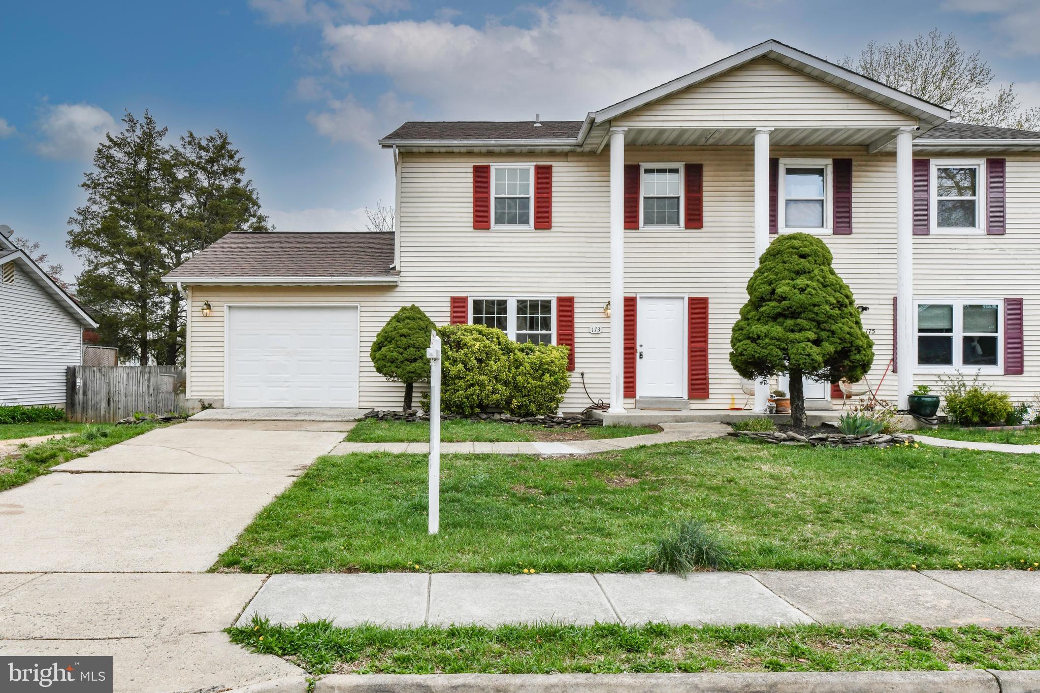 CEDAR WALK - Residential