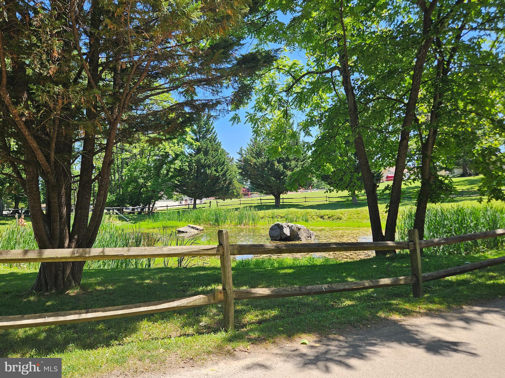 RIVER BEND - Land