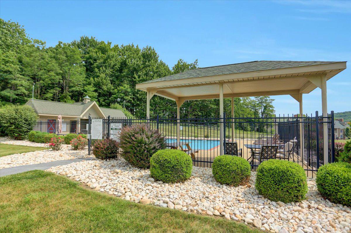 THE INNS AT WHITETAIL - Residential