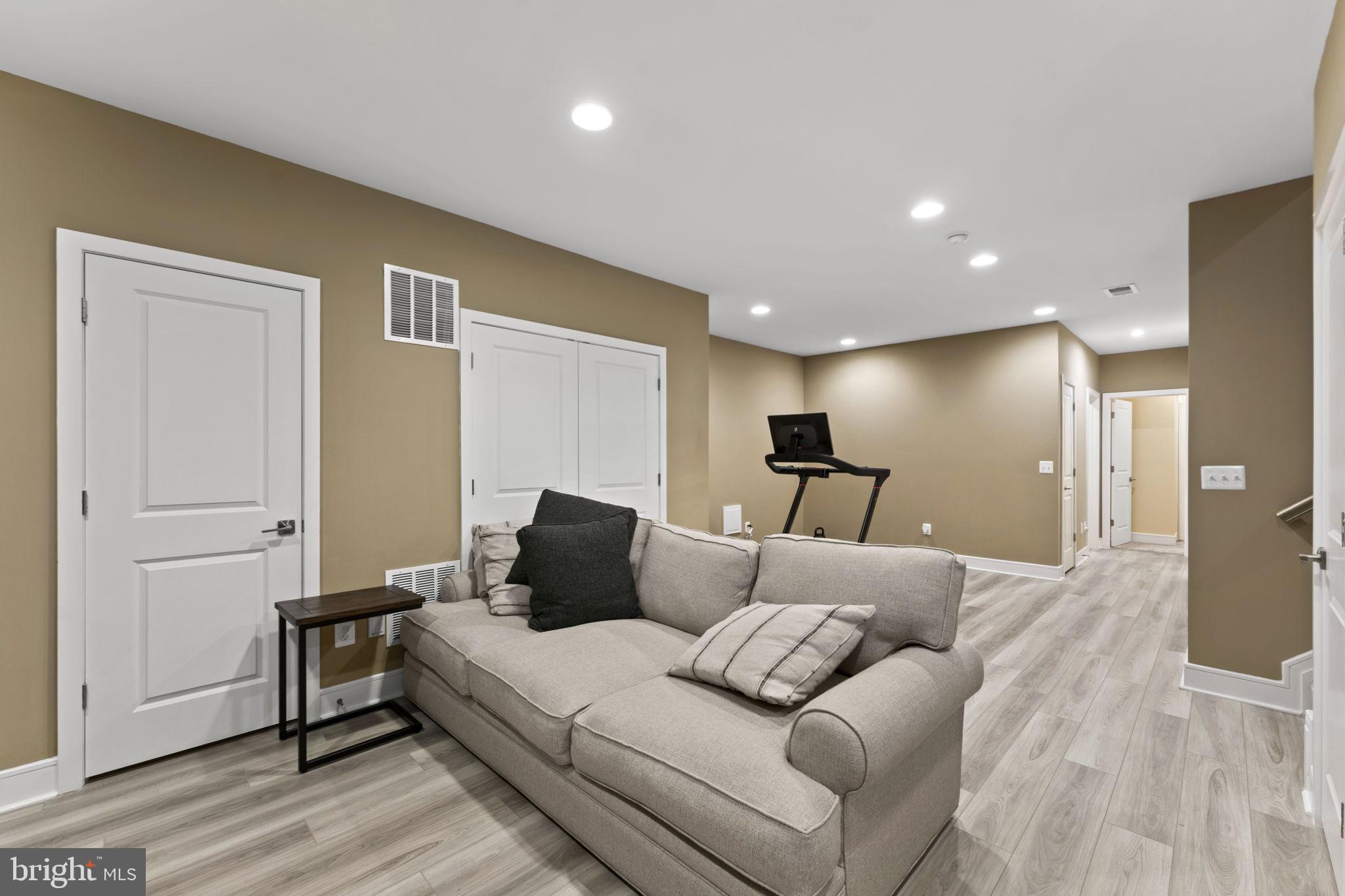 BRAMBLETON LANDBAY - Residential