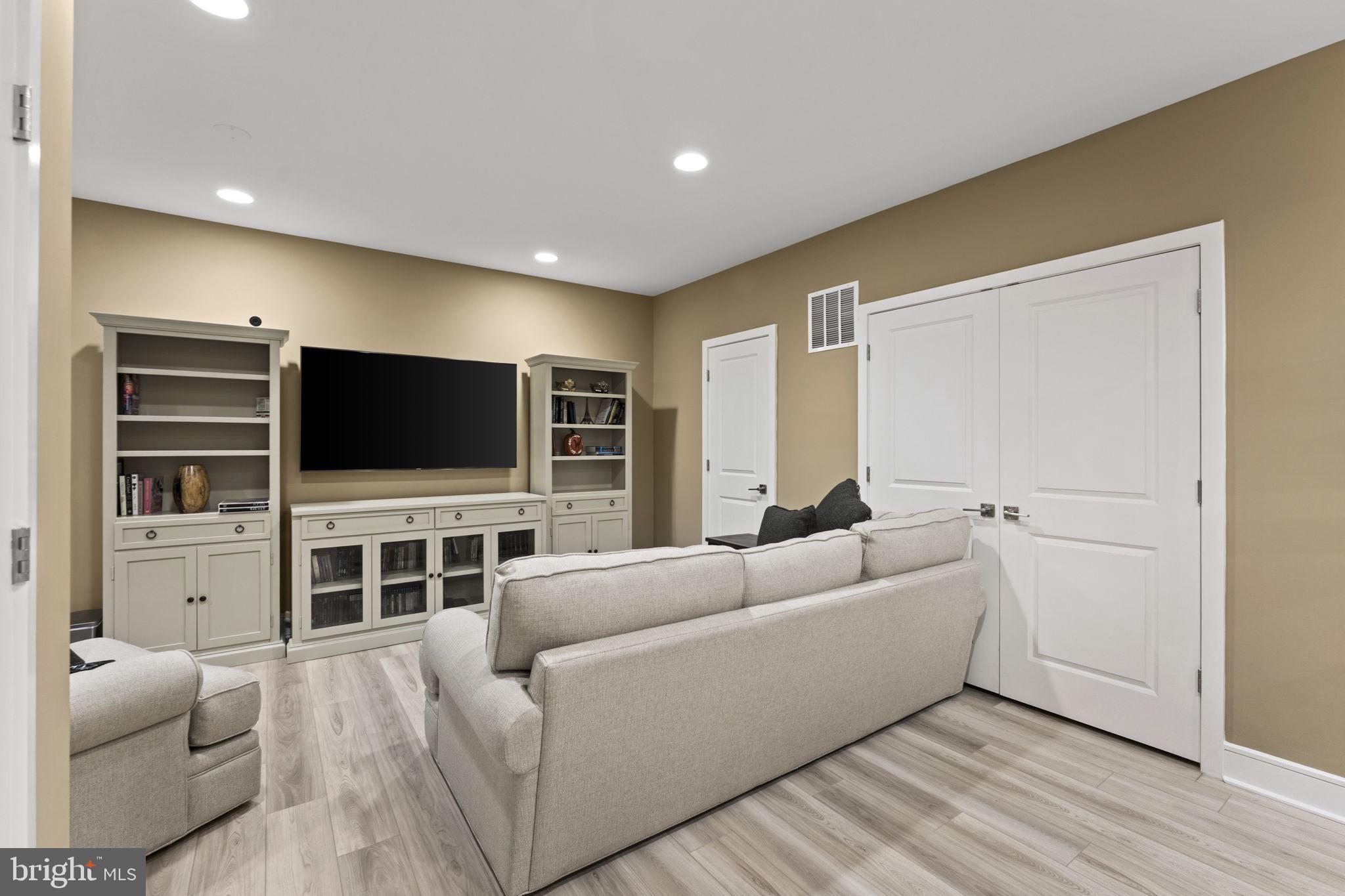 BRAMBLETON LANDBAY - Residential