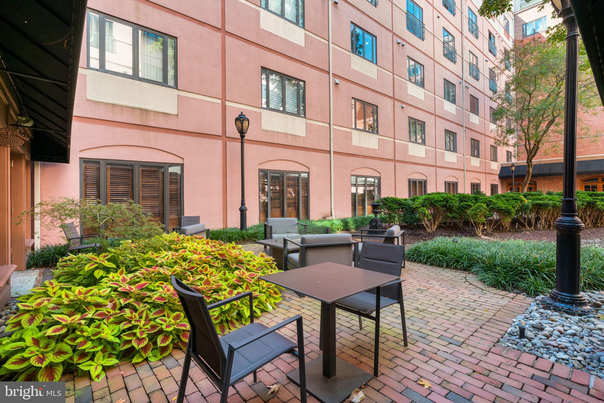 HENDERSON'S WHARF - Residential