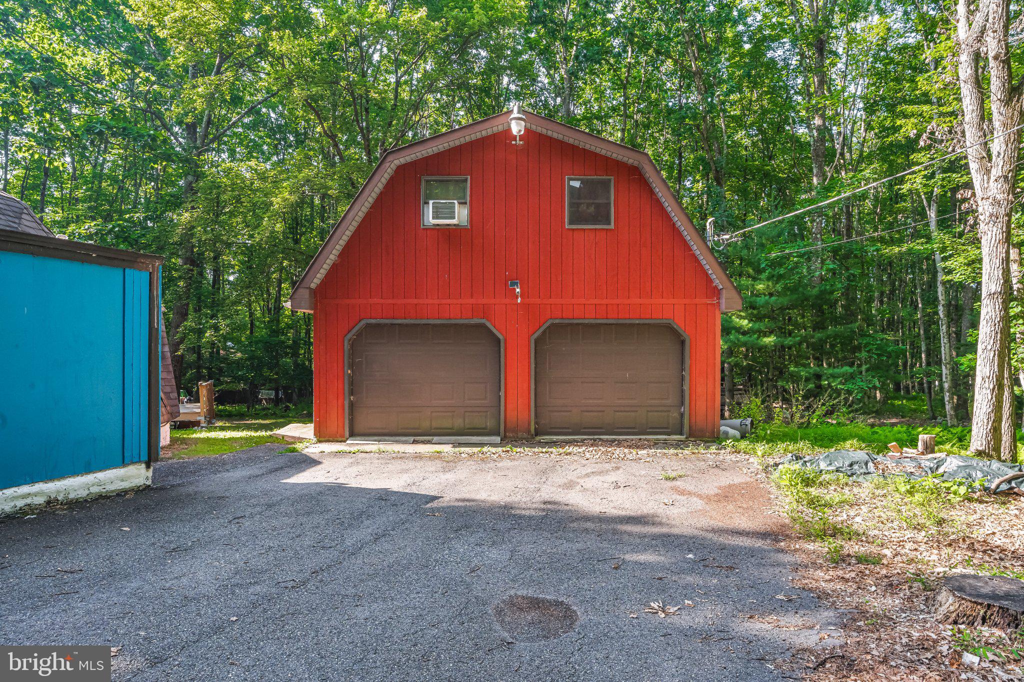ROBIN HOOD LAKES - Residential
