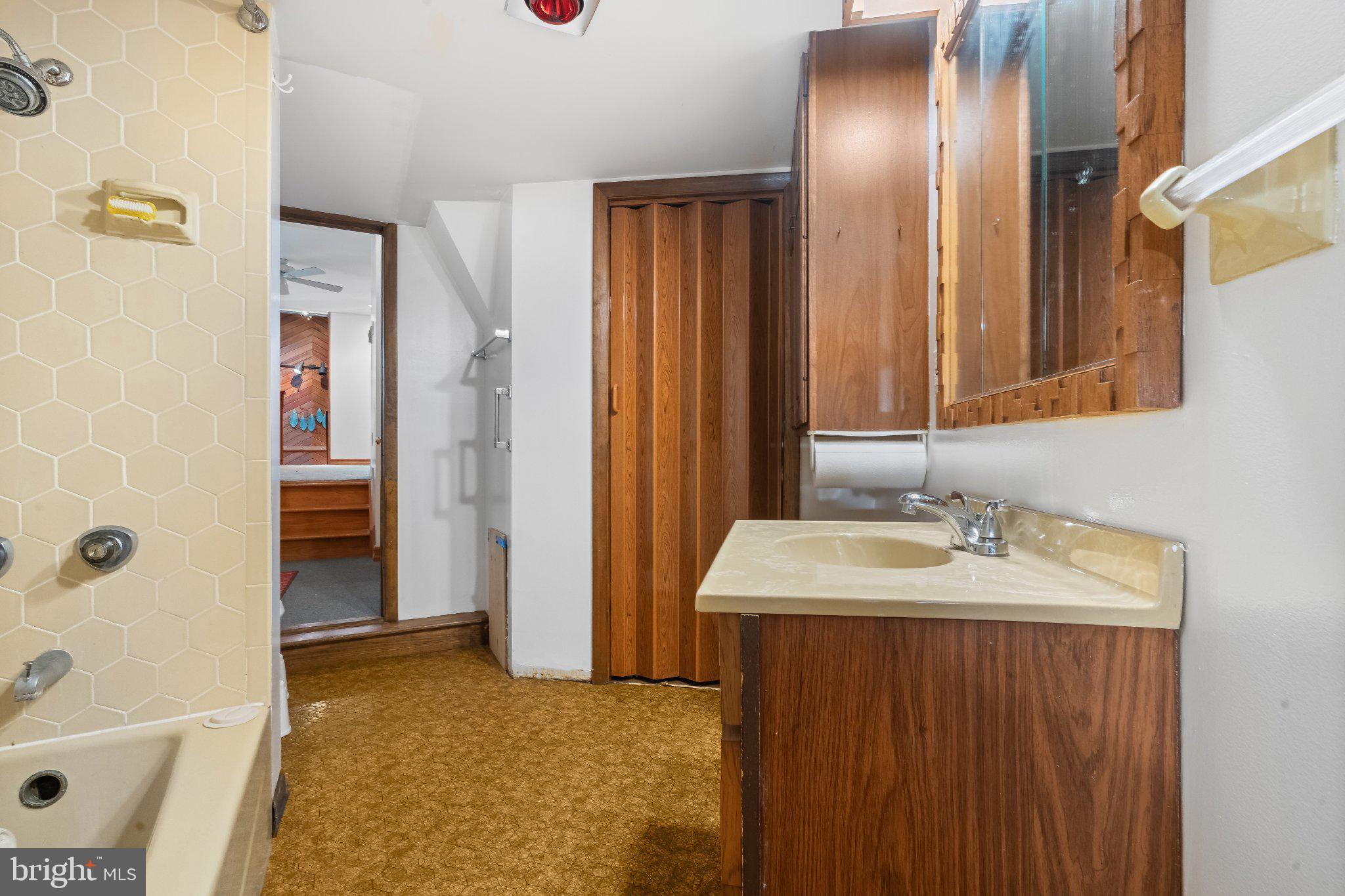 ROBIN HOOD LAKES - Residential