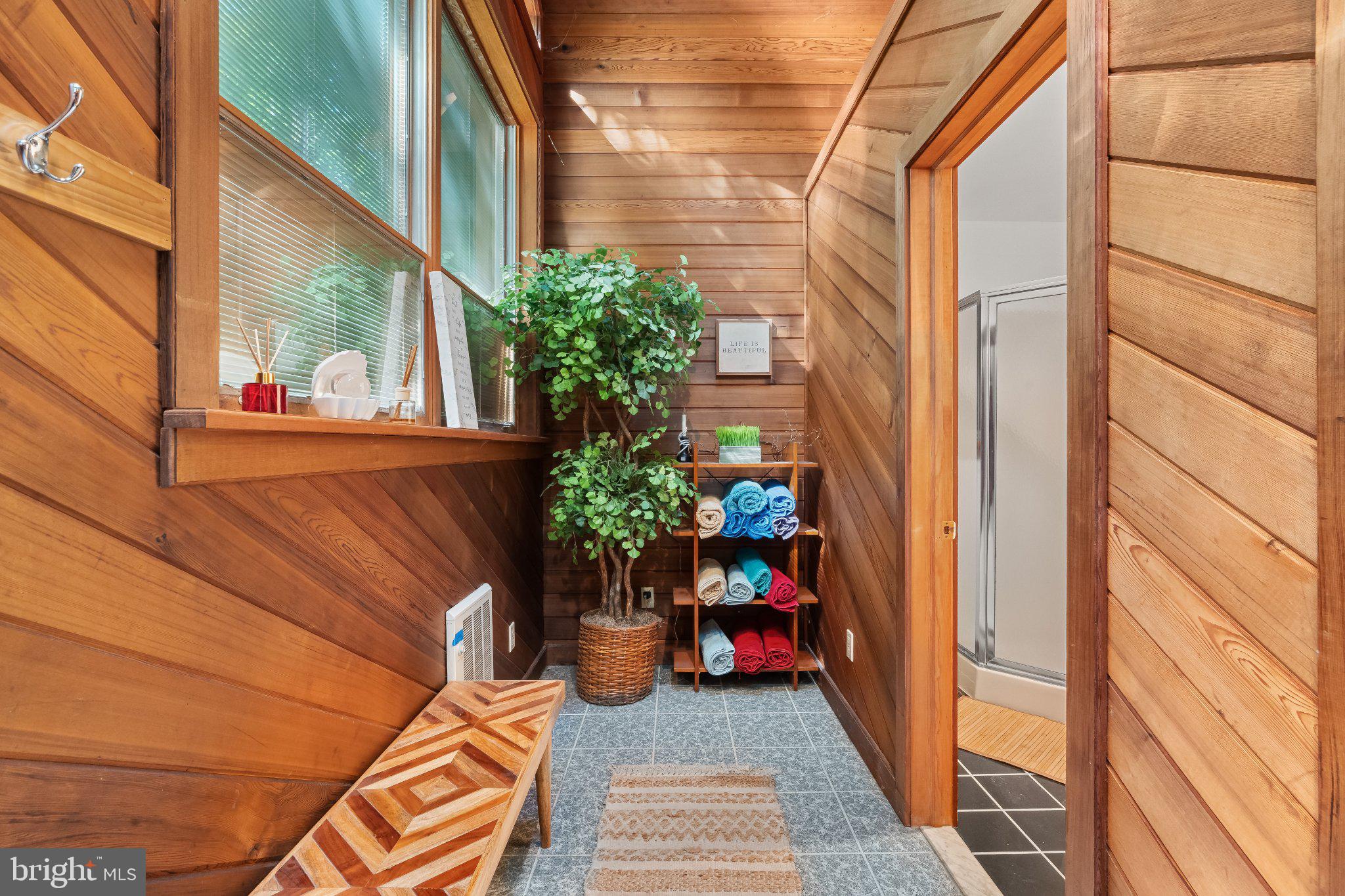 ROBIN HOOD LAKES - Residential