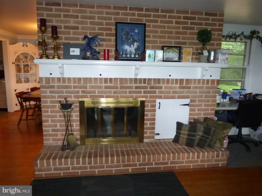 LOWER WINDSOR - Residential