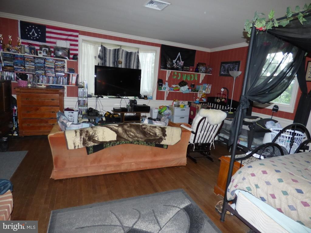 LOWER WINDSOR - Residential