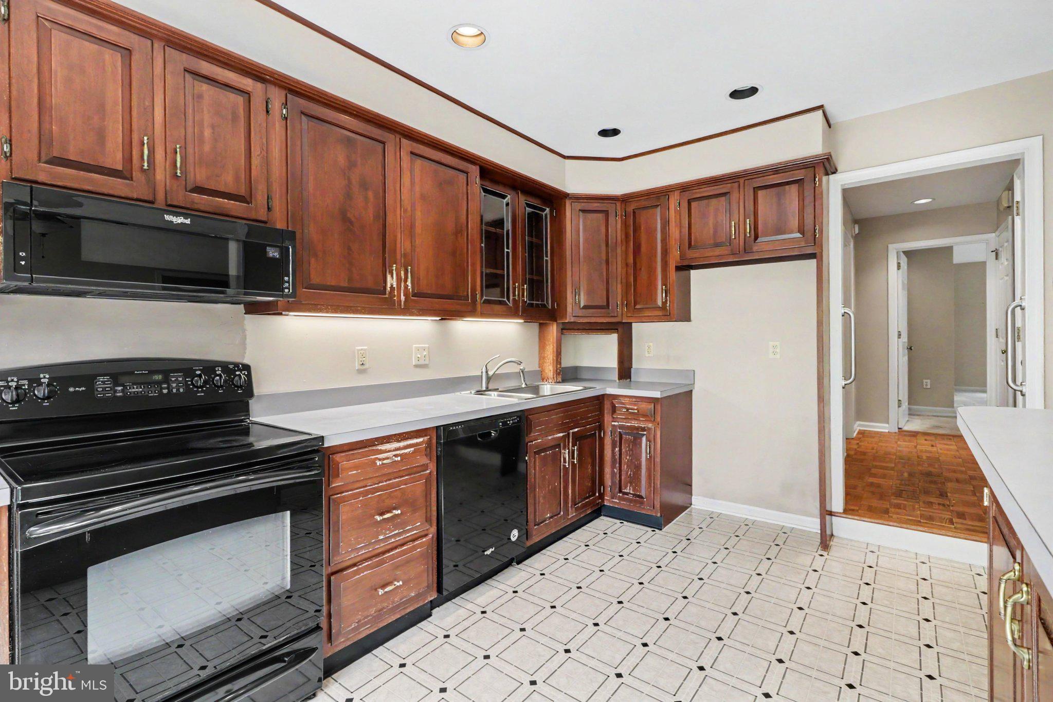 OAKMONT - Residential