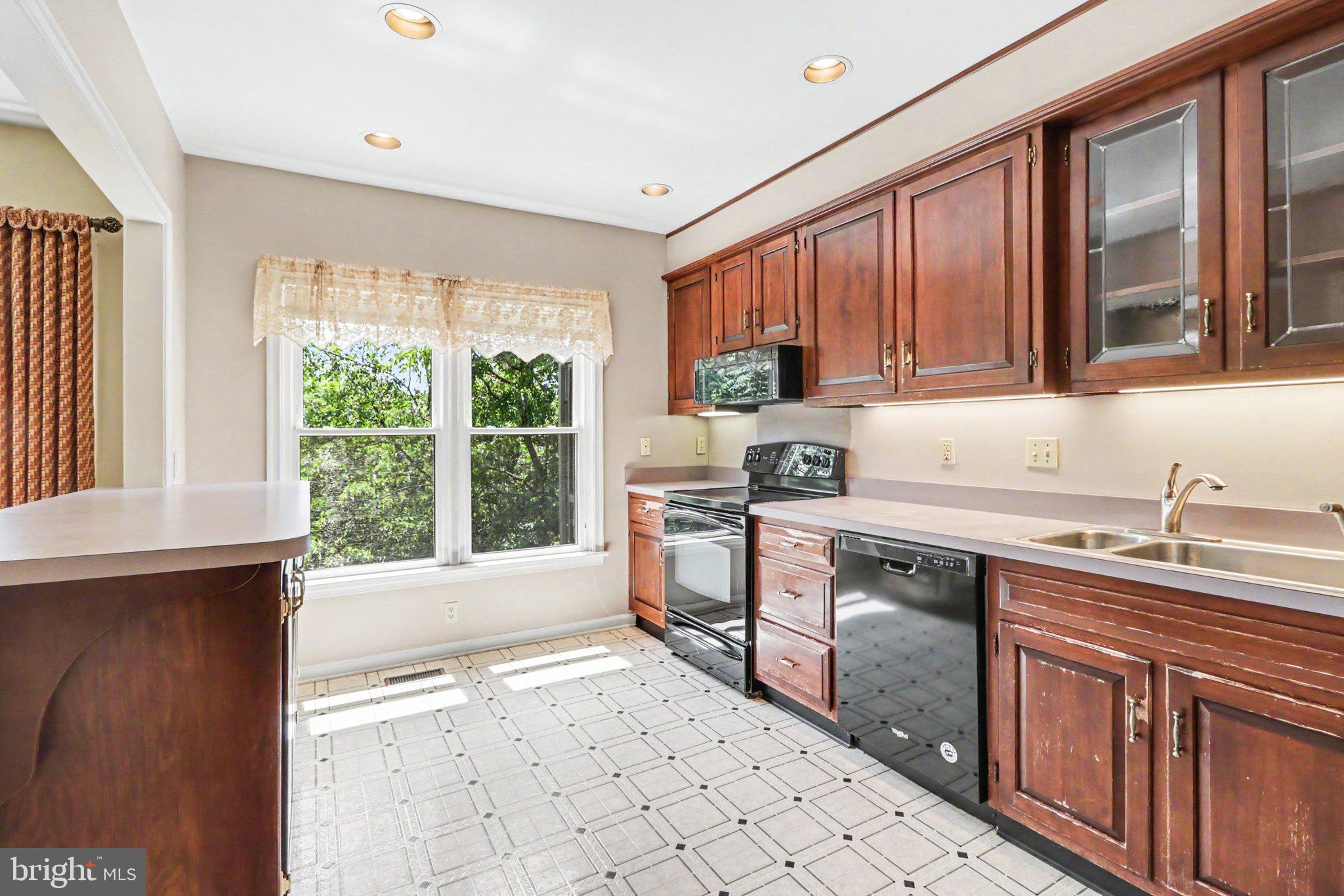 OAKMONT - Residential