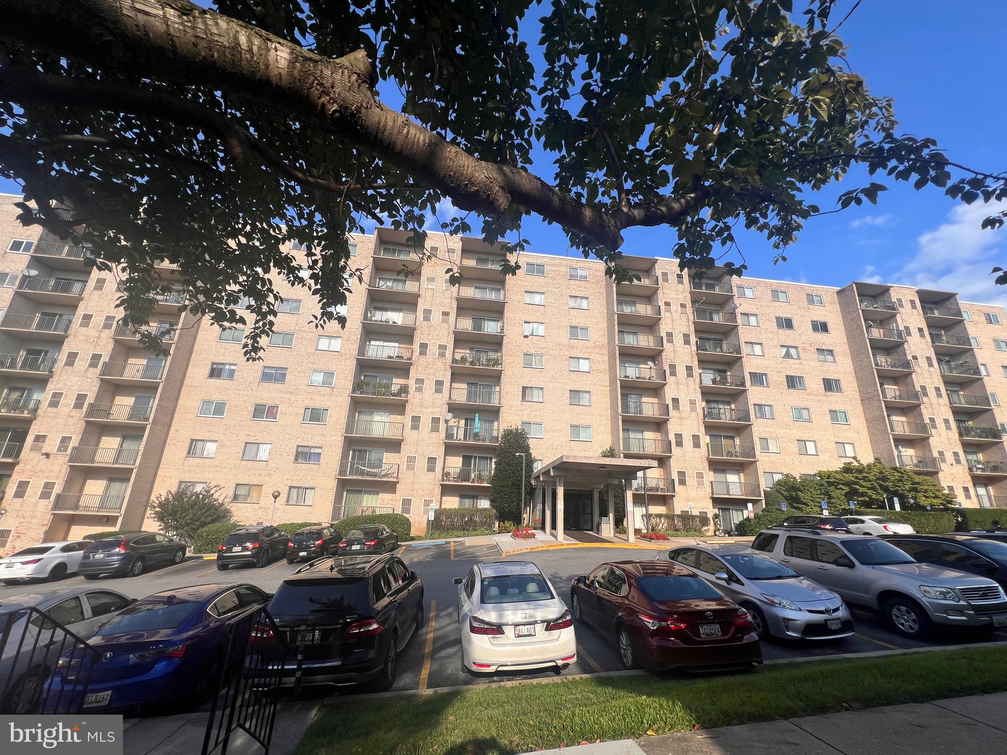 COLUMBIA TOWERS - Residential