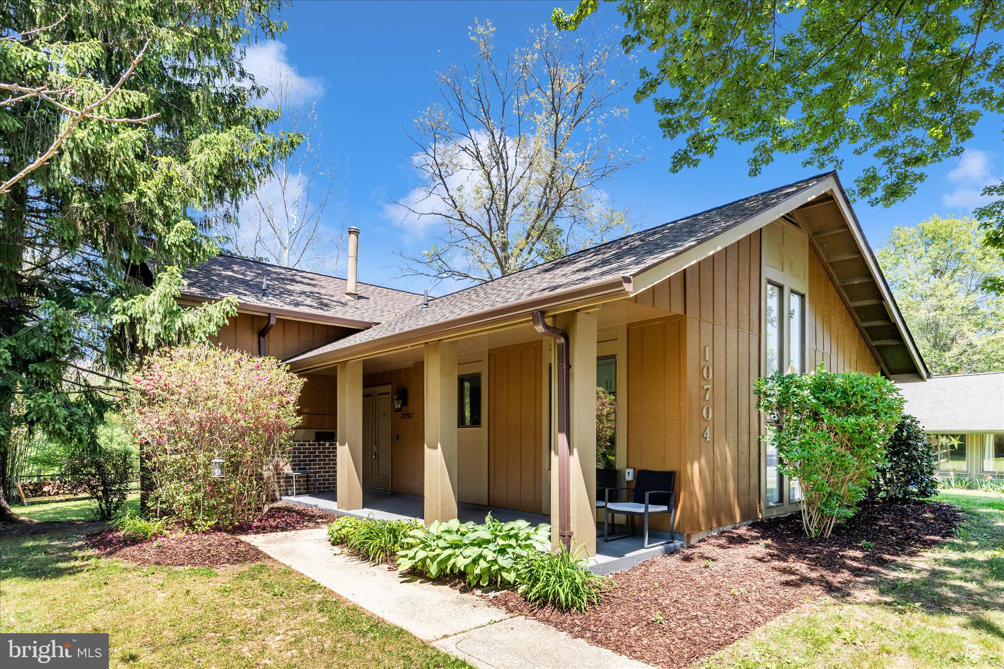 Beautifully renovated split level home looking over community green space and wooded park land. Newer roof and gutters (2023), newly painted, new LVP flooring, new carpet in bedrooms, completely renovated kitchen with new appliances. This is a fantastic opportunity, in a fantastic community with all the amazing amenities that come with owning in Montgomery Village.

Enjoy convenience to schools, shopping, and restaurants while living in a quiet neighborhood complete with walking paths, tennis courts, community pools, pickleball courts, community centers, lakes, boat ramp, community programming, and recreational classes. Come see what you are missing in Montgomery Village!