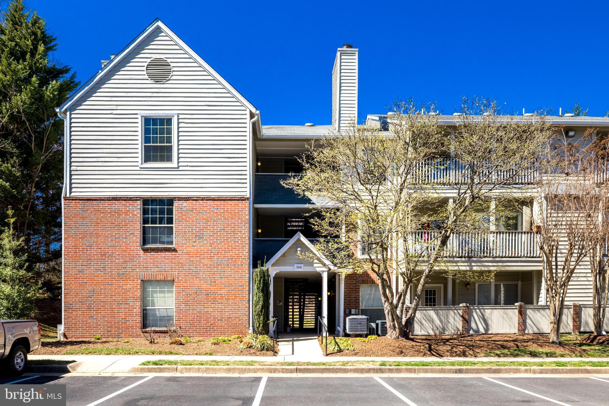 PENDERBROOK SQUARE CONDOMINIUMS - Residential Lease