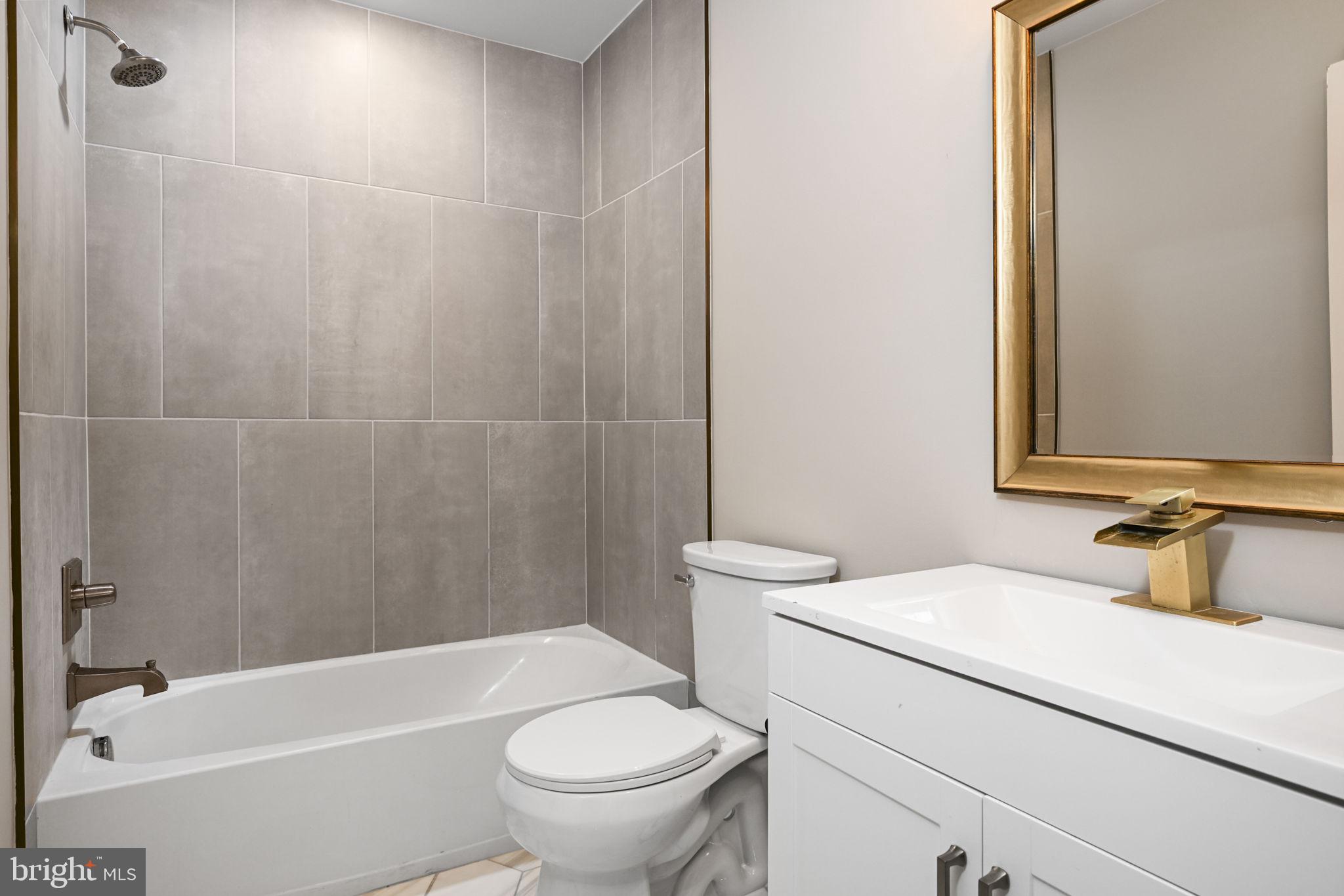 WASHINGTON SQUARE - Residential
