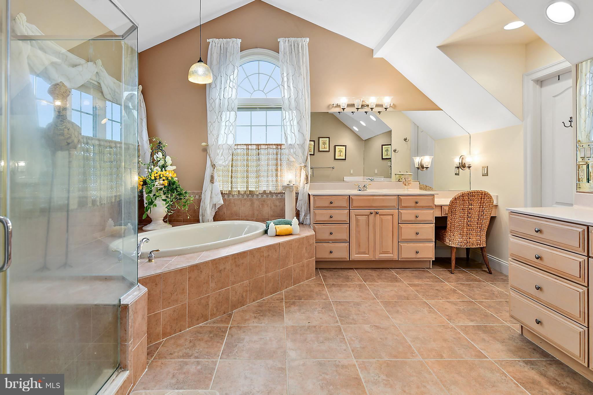 INDIAN CREEK - Residential