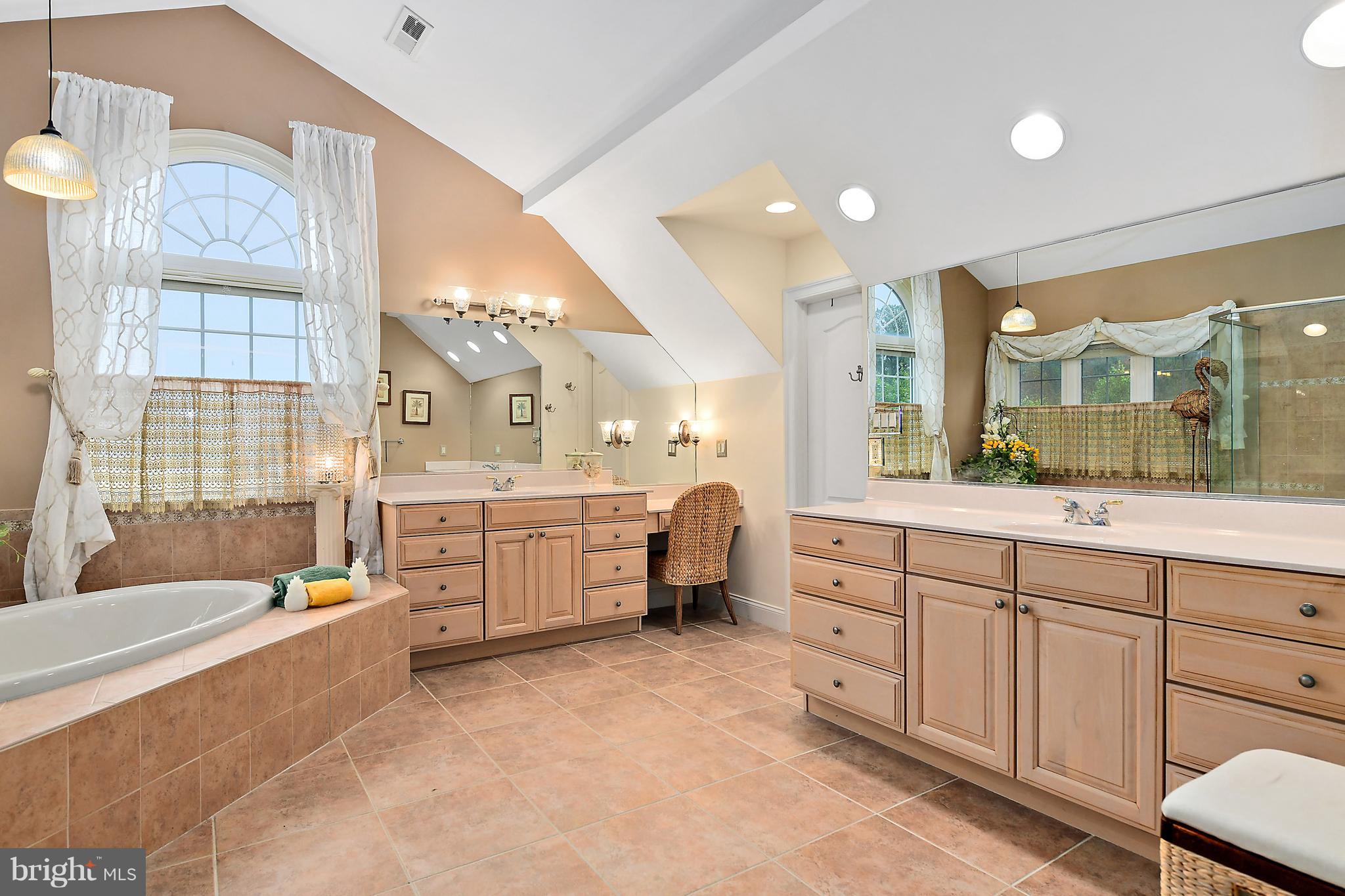 INDIAN CREEK - Residential