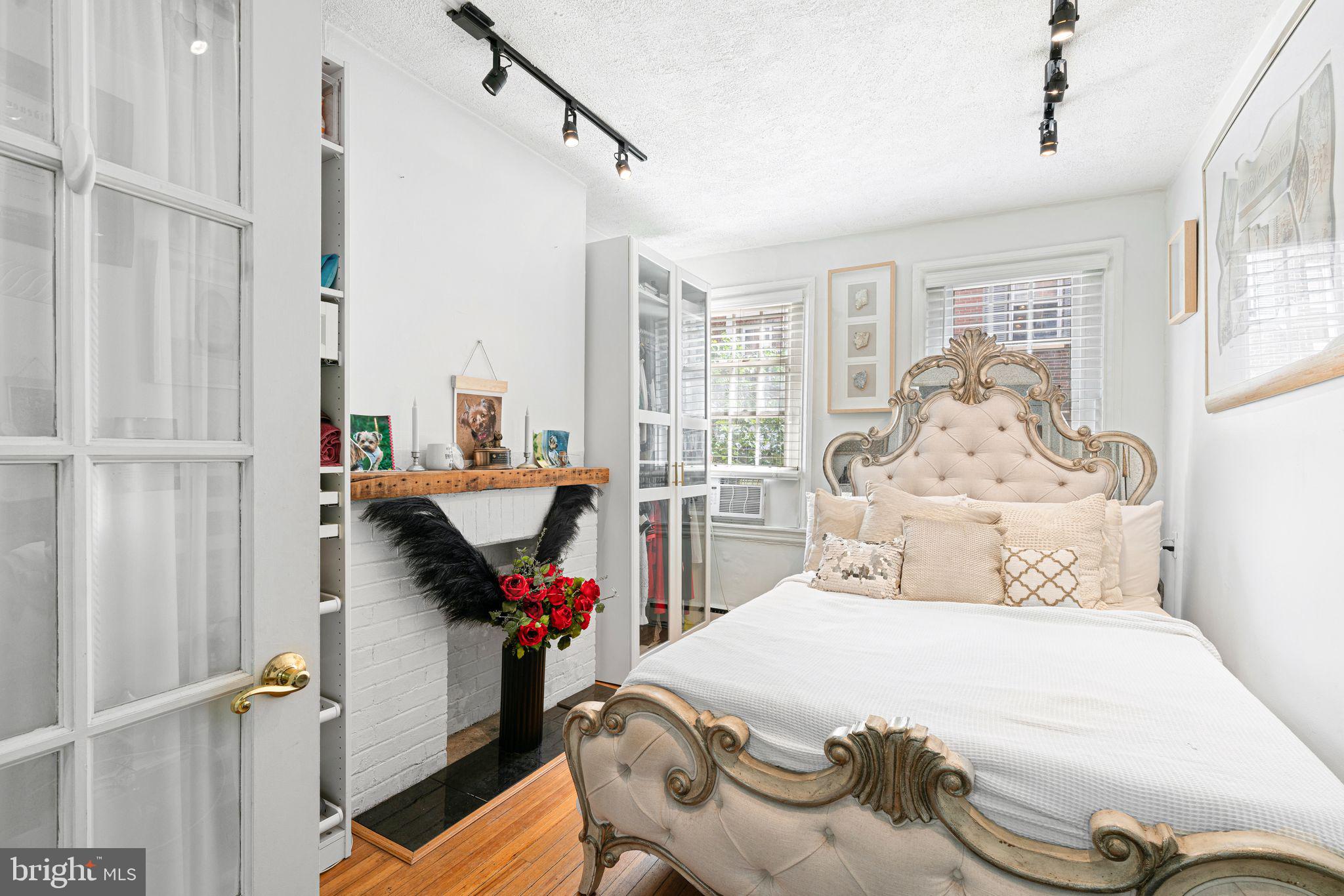 CENTER CITY - Residential Income