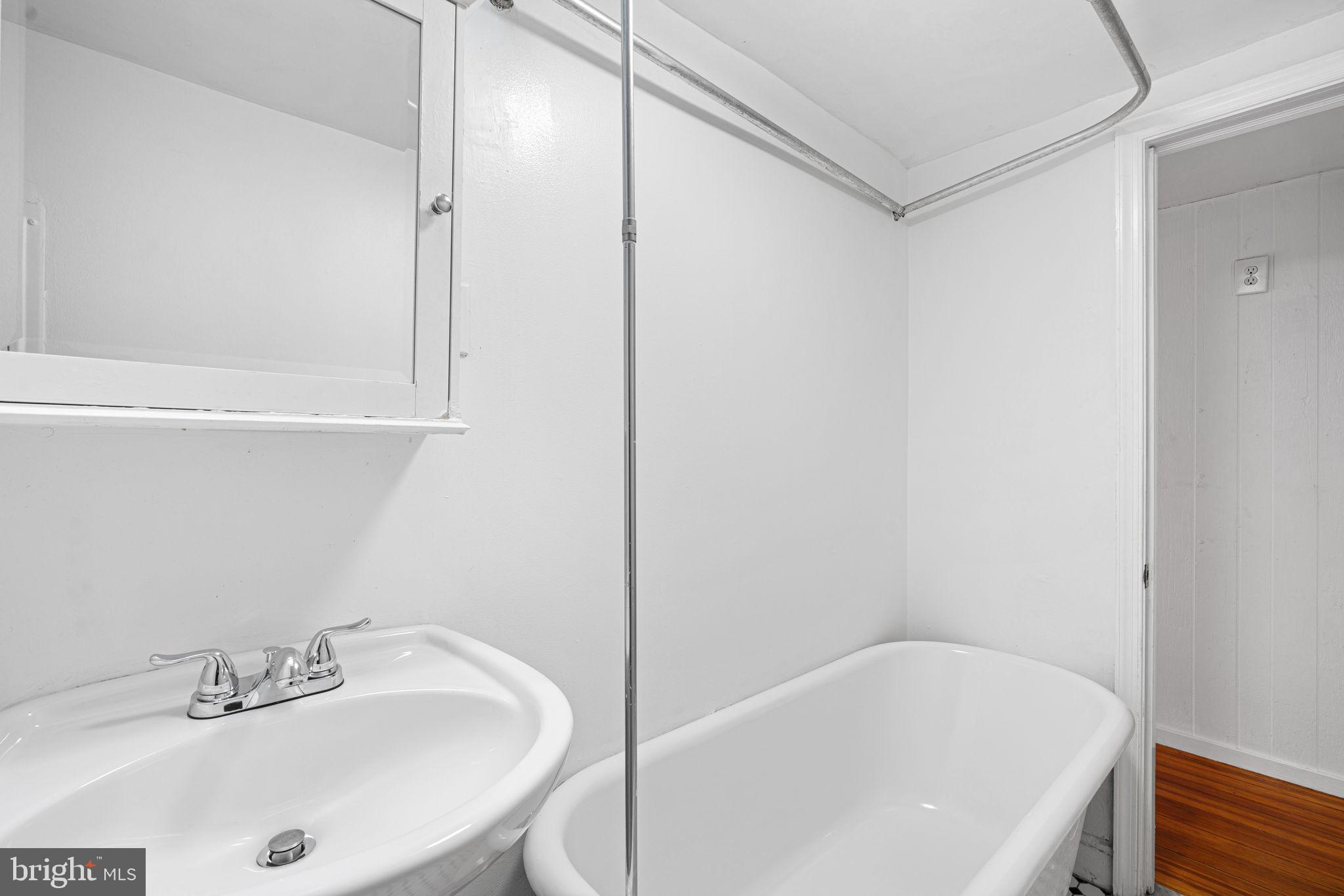 CENTER CITY - Residential Income