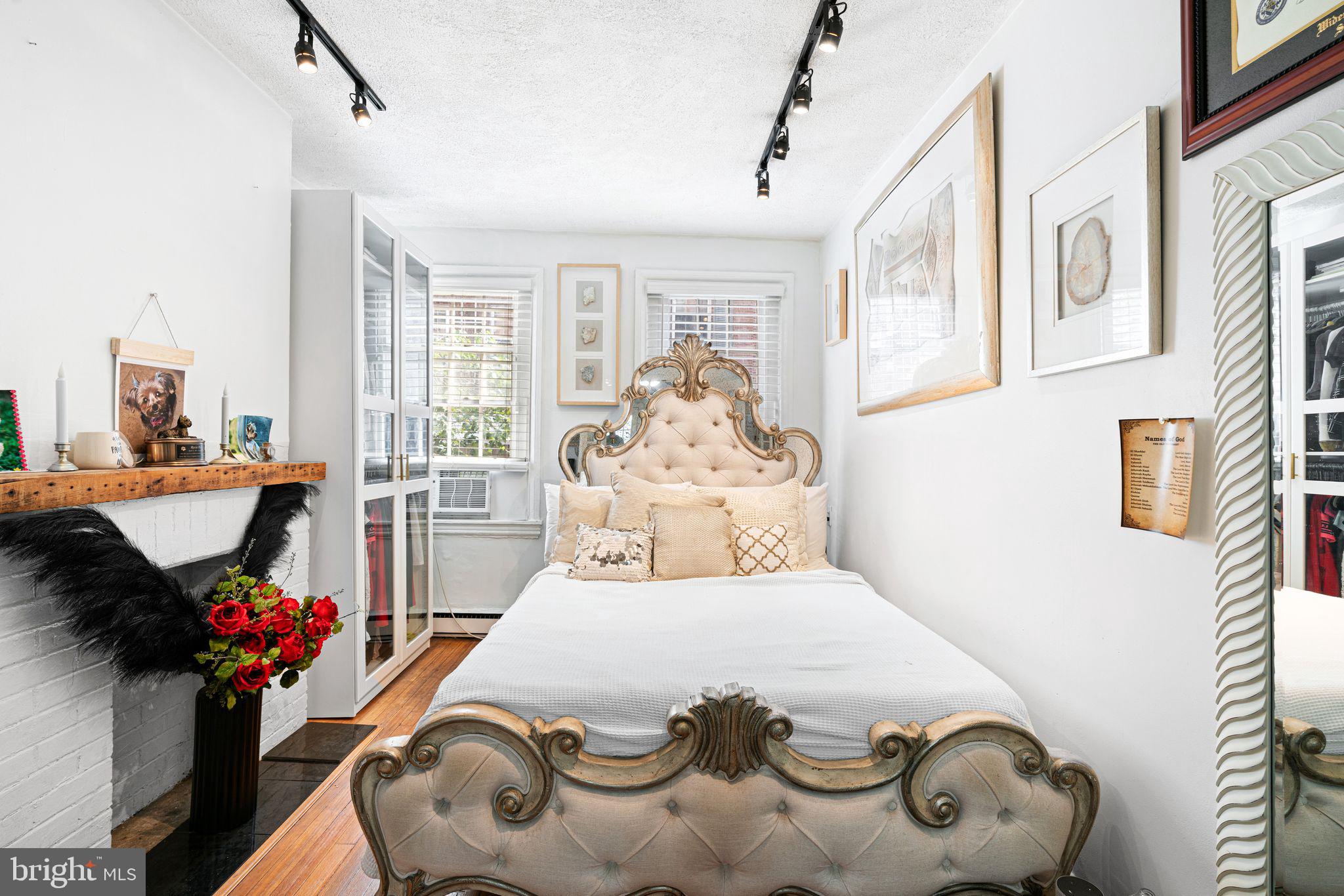 CENTER CITY - Residential Income
