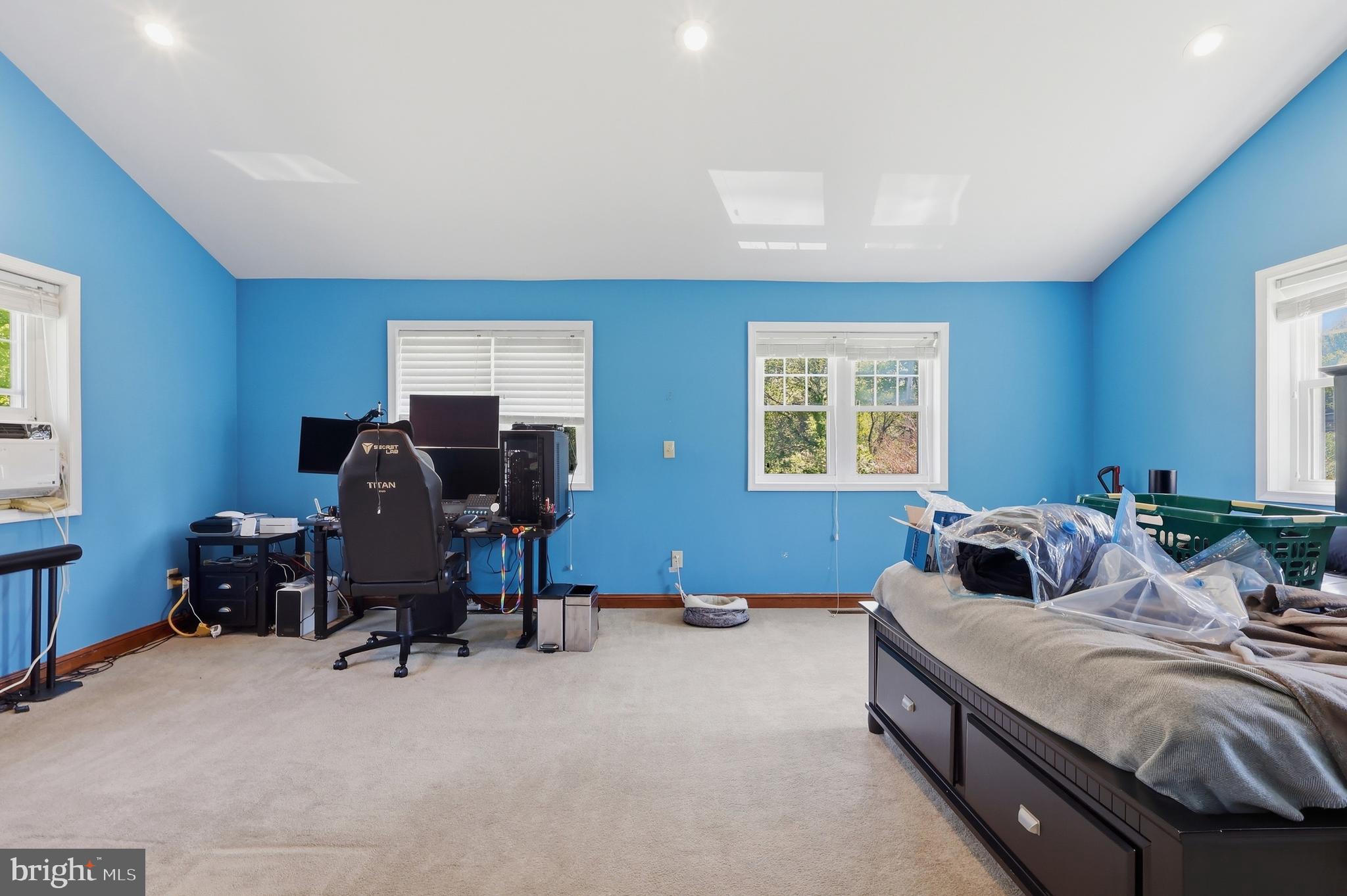 ROSLYN - Residential