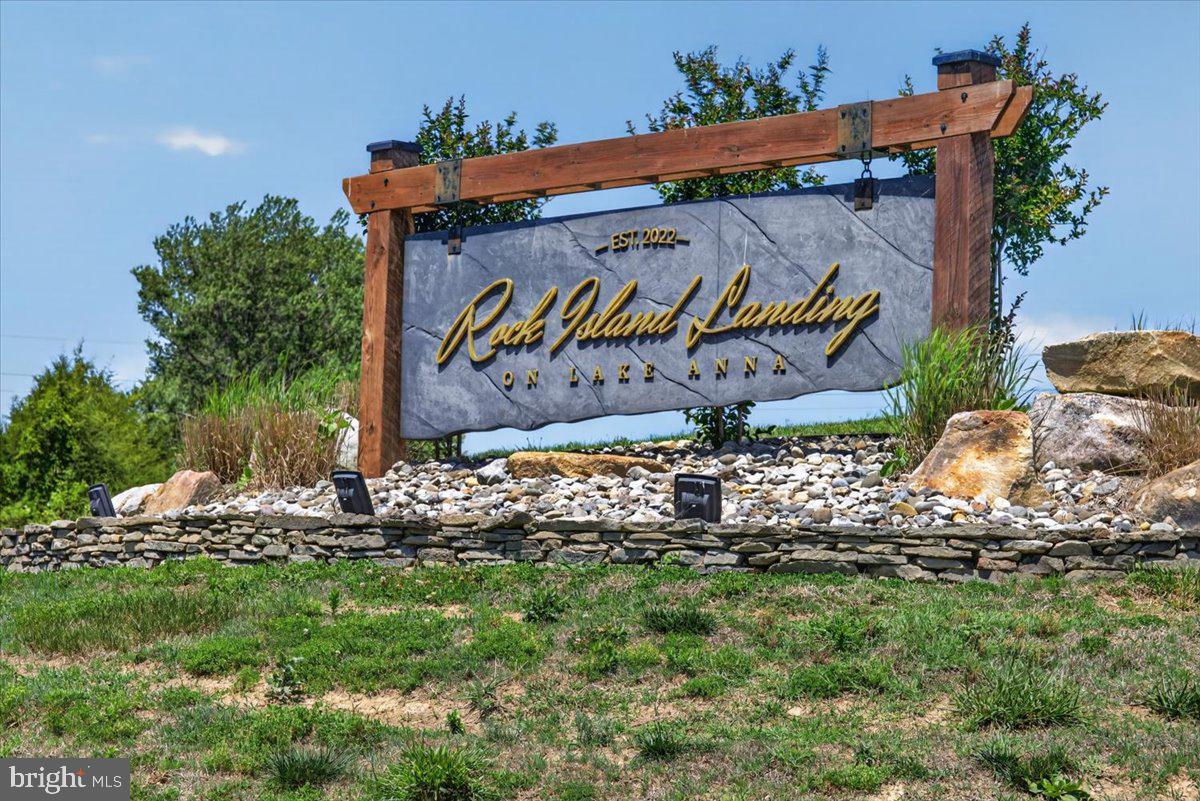 ROCK ISLAND LANDING - Residential