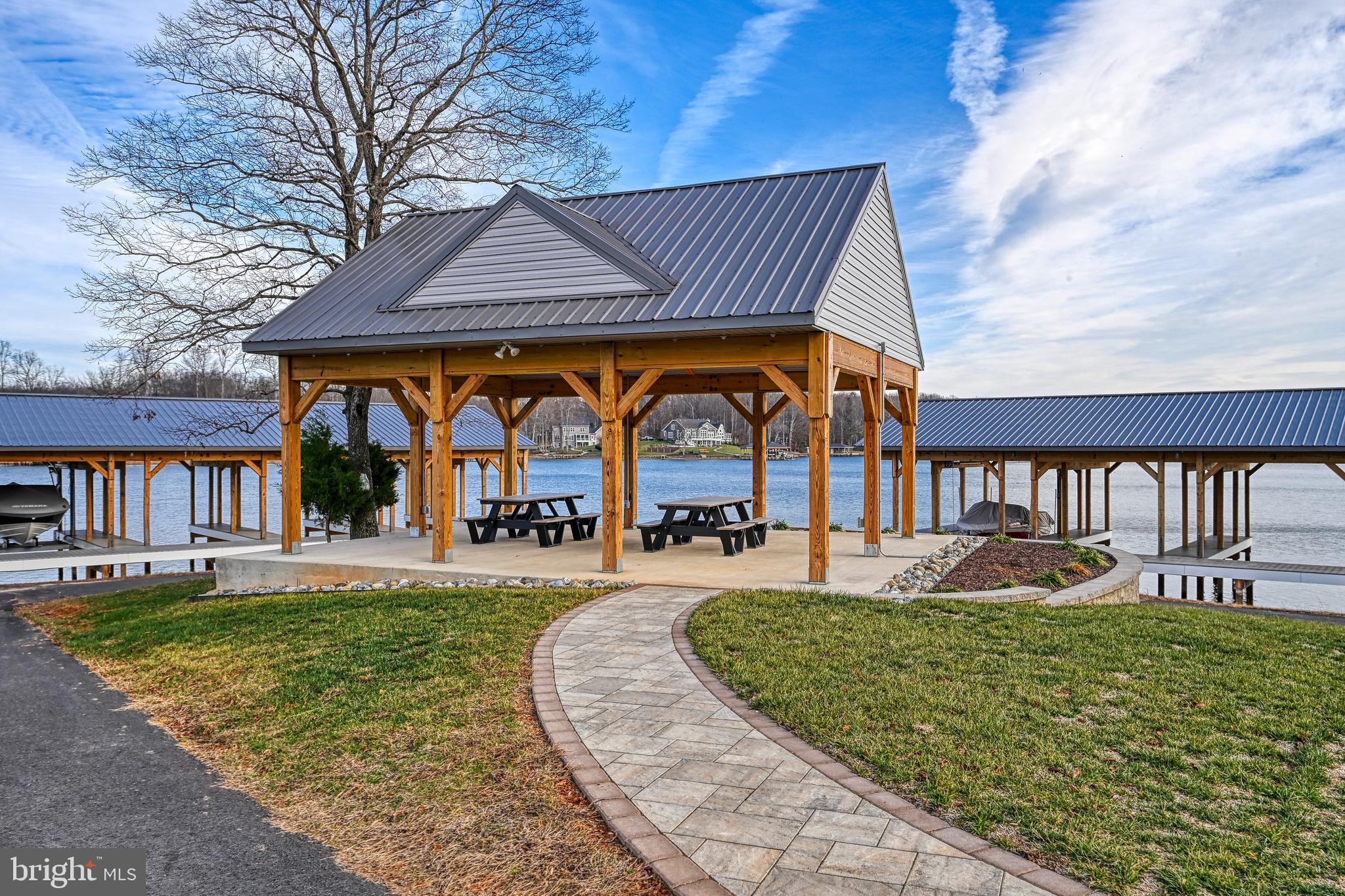 ROCK ISLAND LANDING - Residential