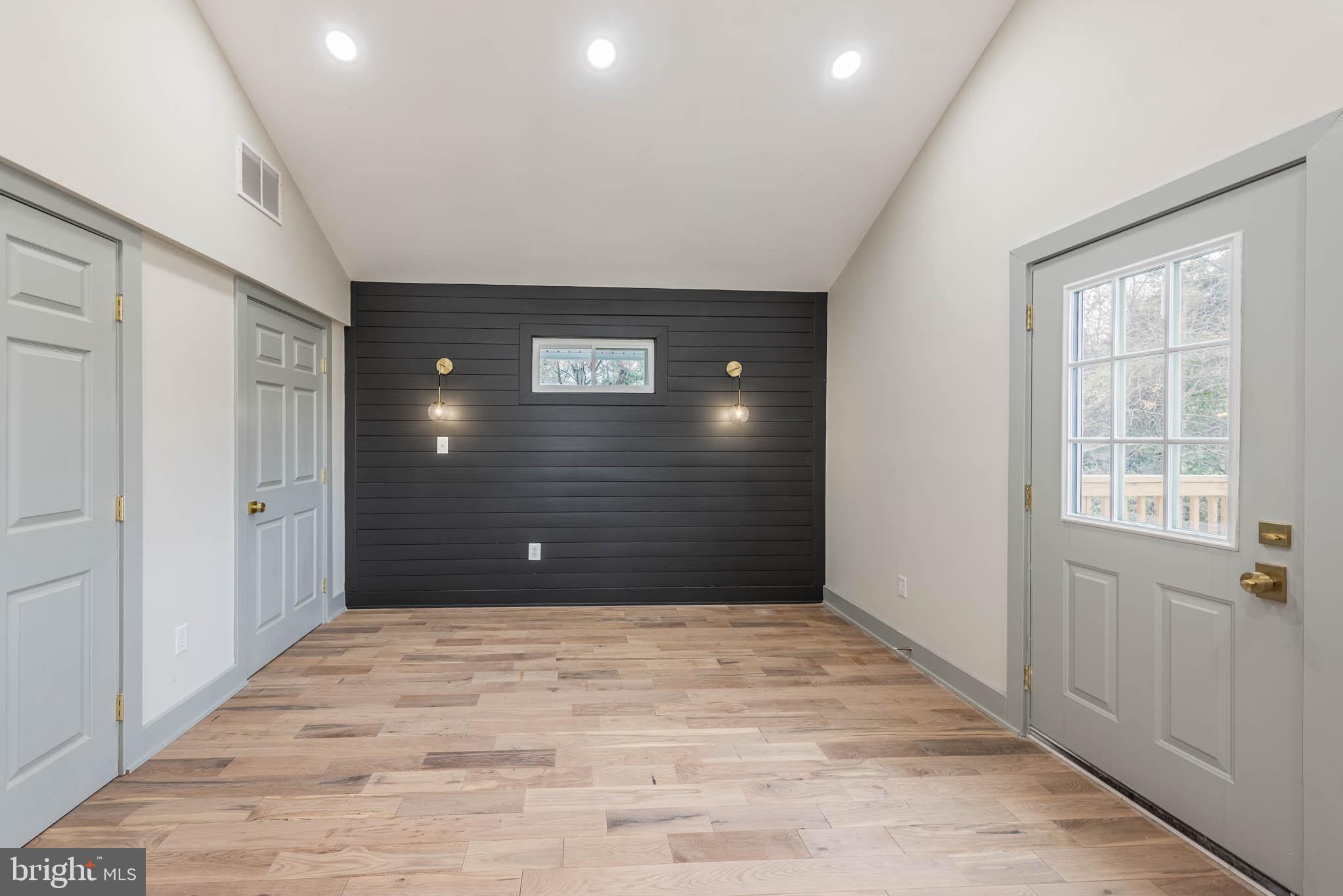 KNOLLWOOD - Residential