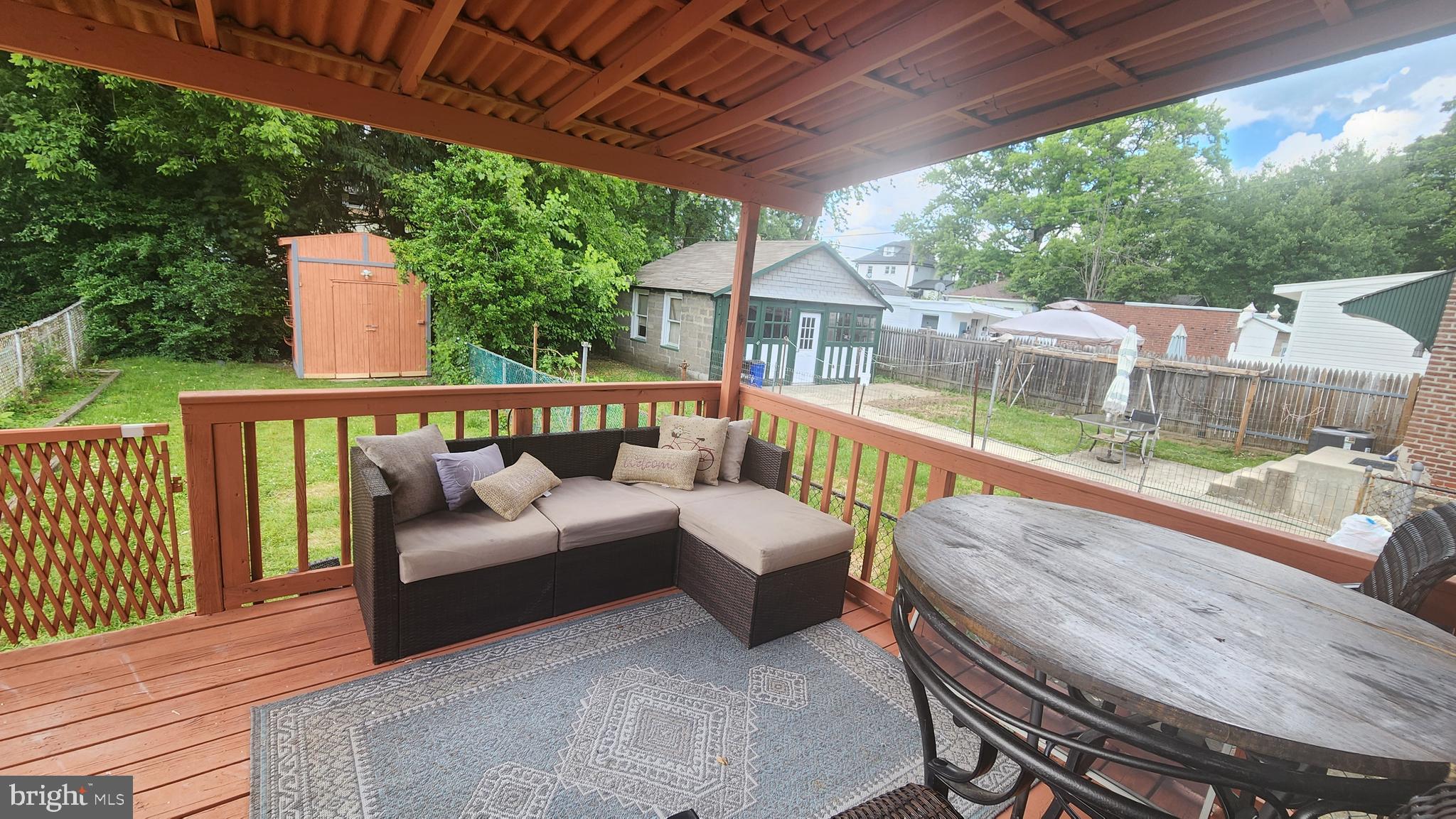 LAWNDALE - Residential