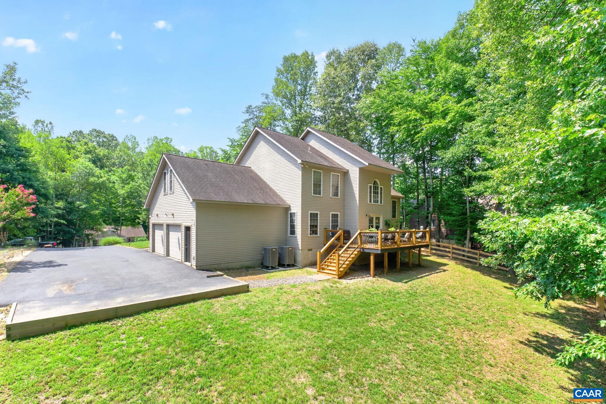 LAKE MONTICELLO - Residential