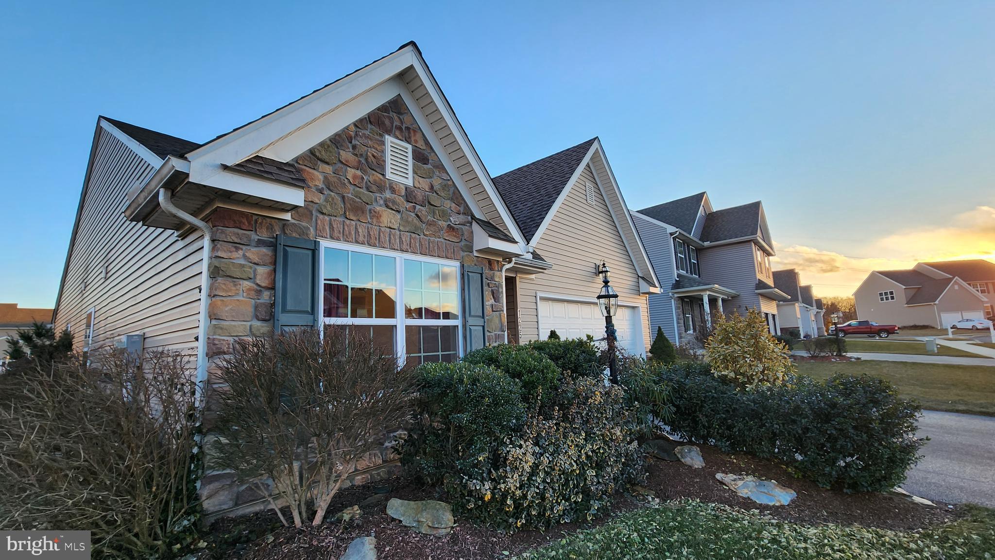 LAUREL VISTAS - Residential