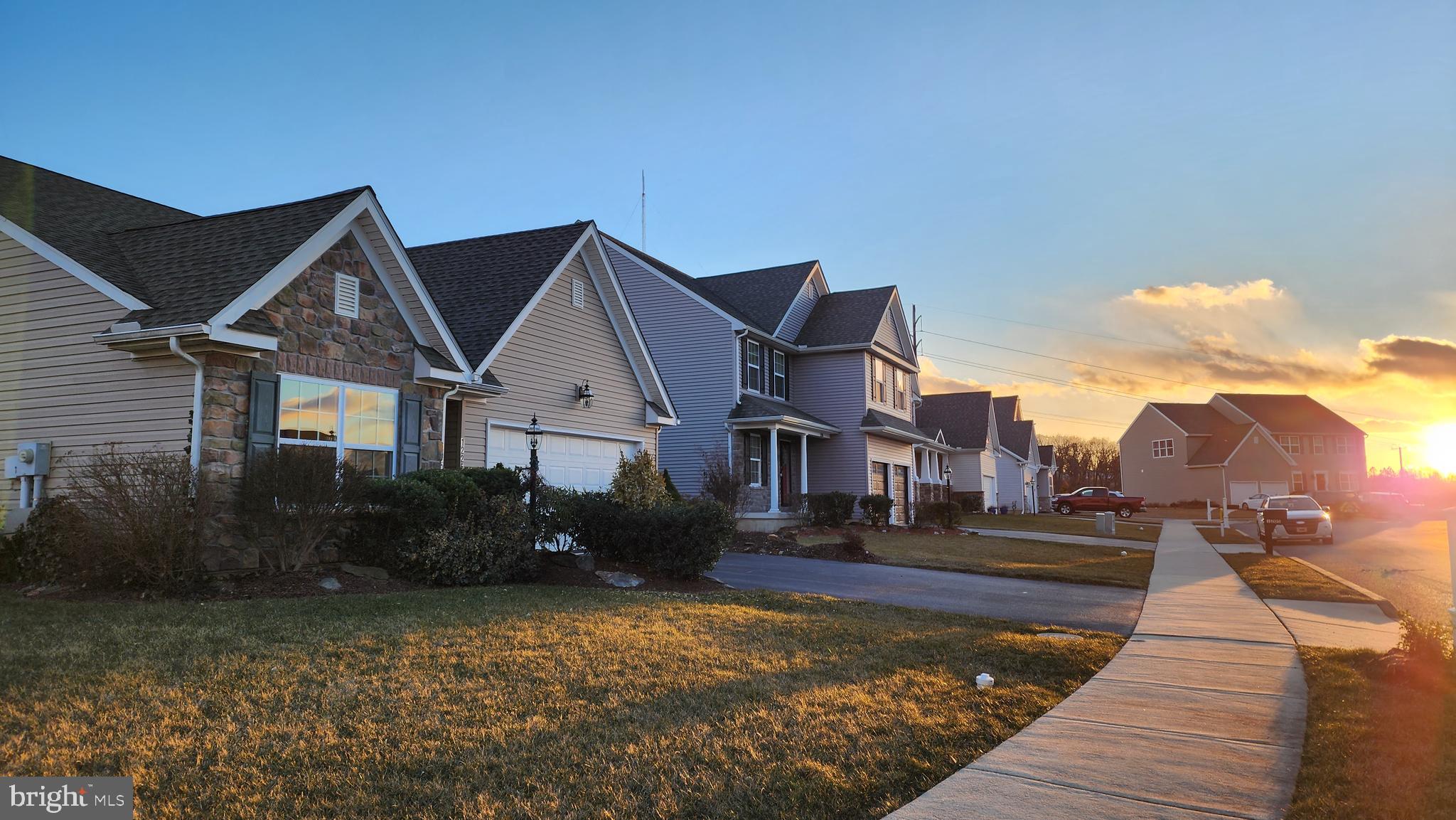 LAUREL VISTAS - Residential