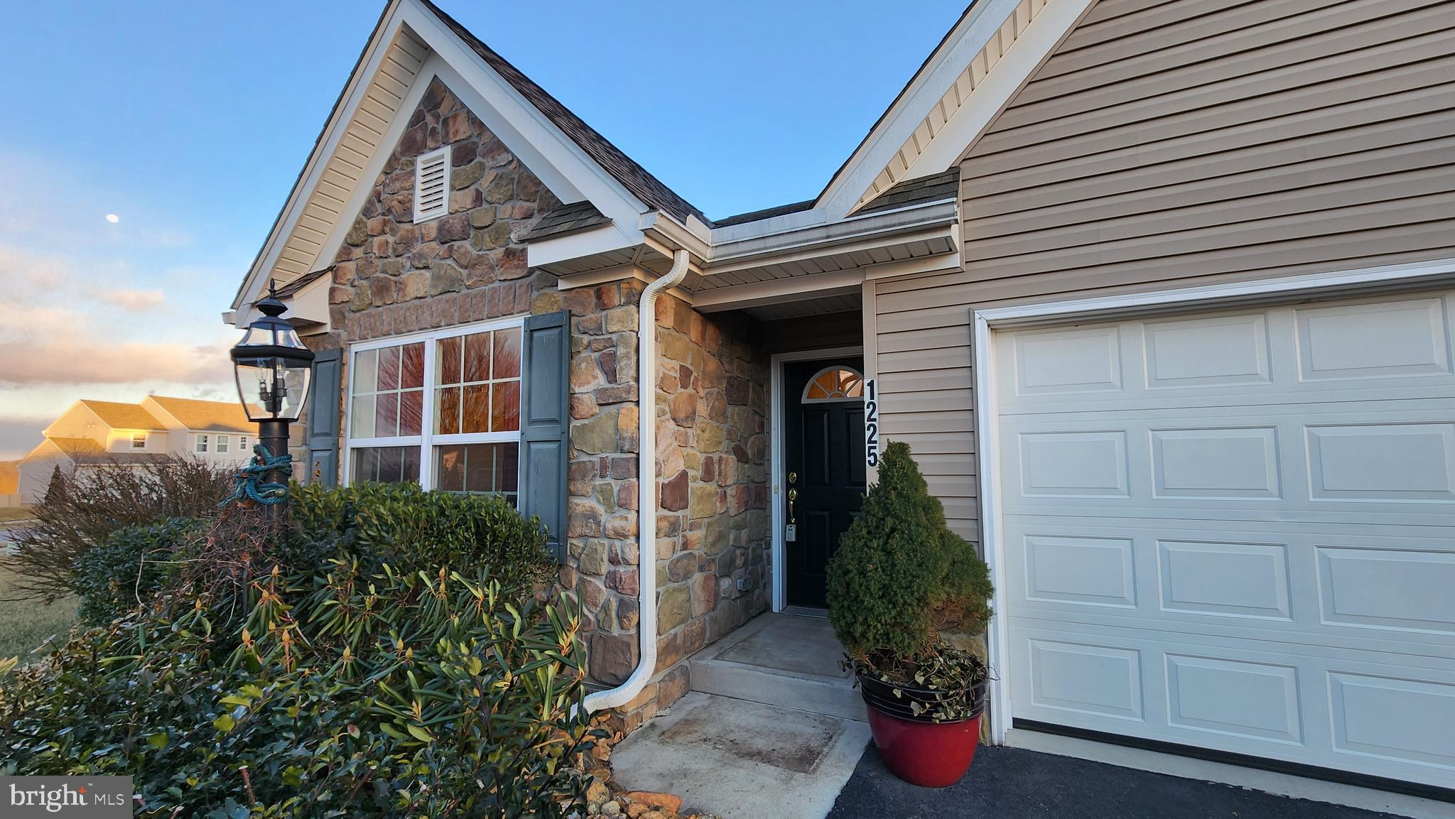 LAUREL VISTAS - Residential